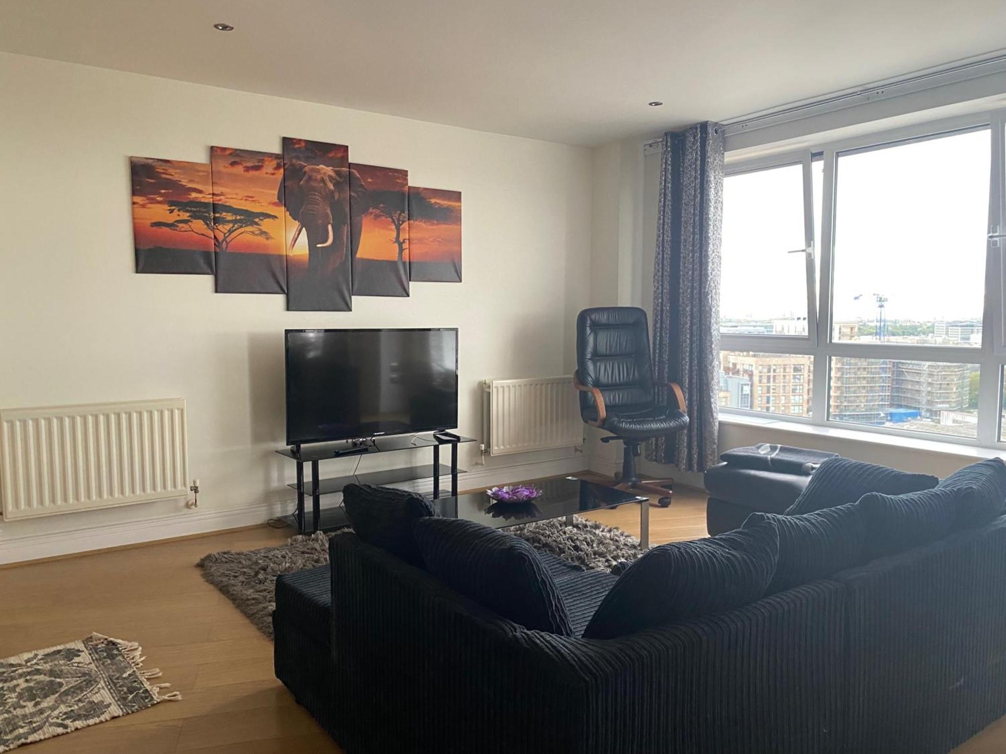 Apt-sleeps 4-parking - Balcony-river View