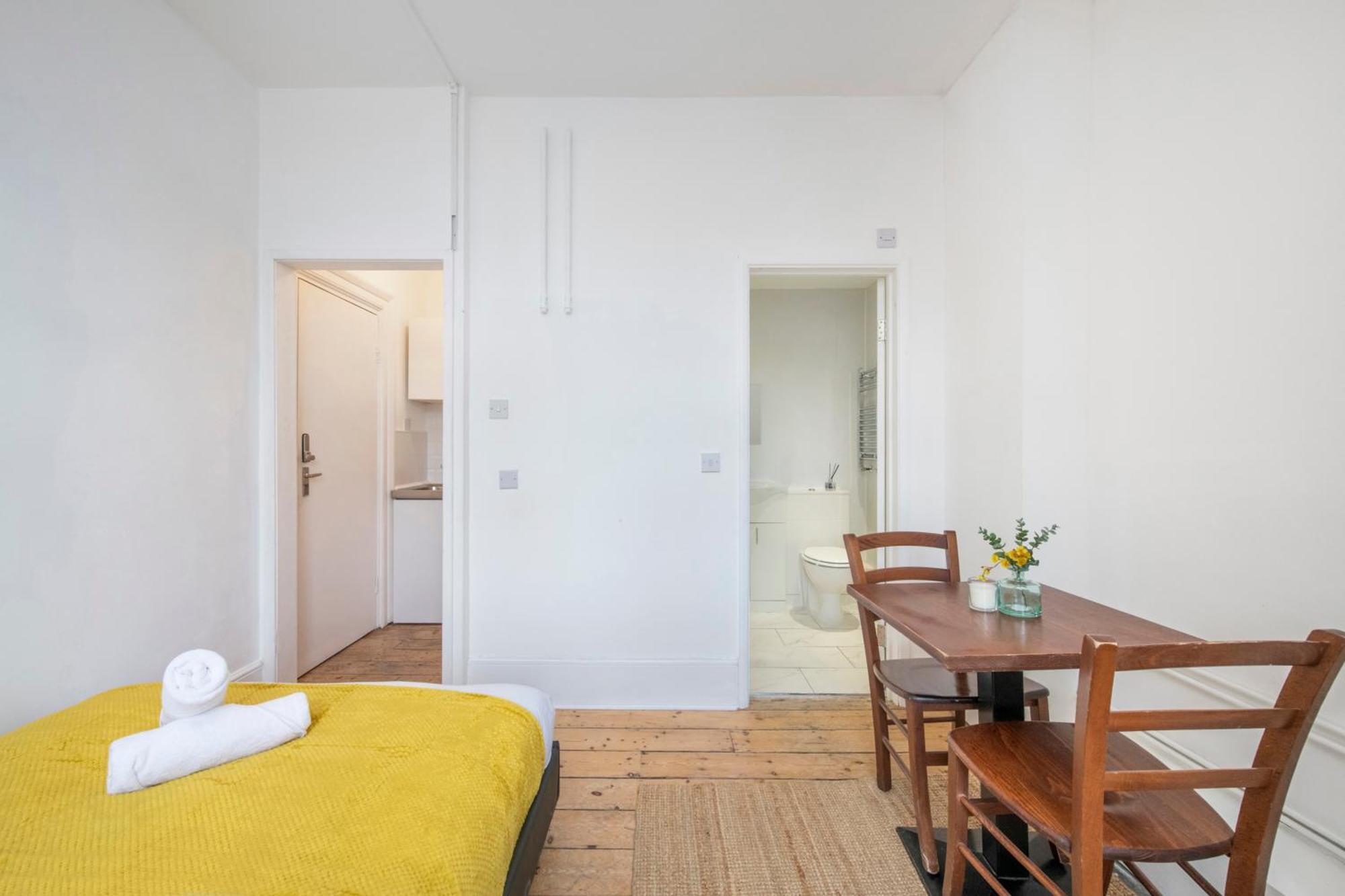Modern Cosy Serviced 5 Min To Angel Station, 02 Academy Islington, Kings Cross Station, Free Wifi, Tea, Coffee * London