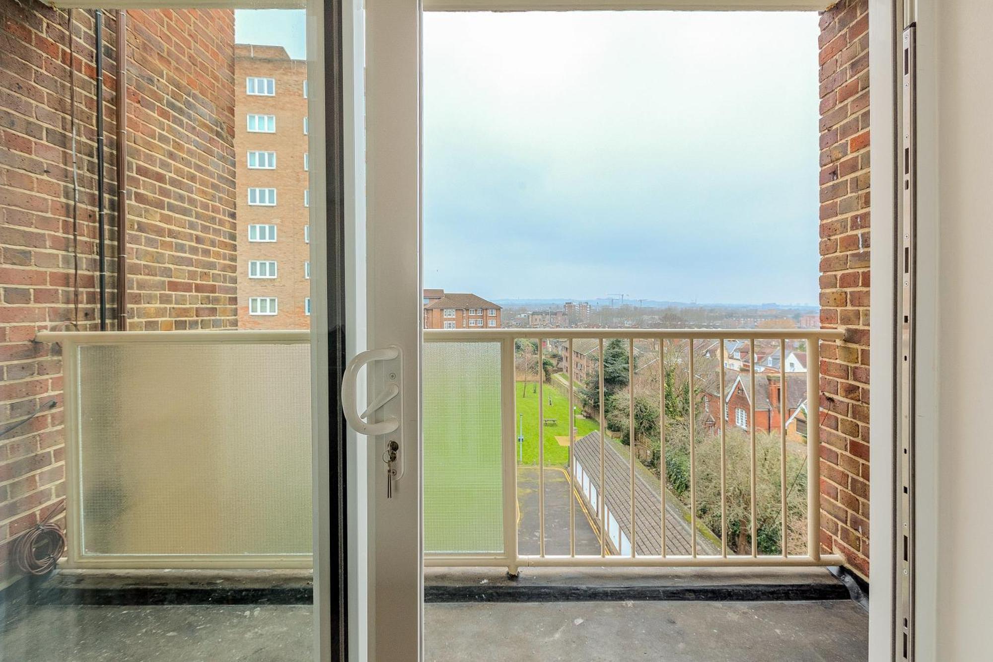 New Listing! Spacious 2br, North 2min To St *