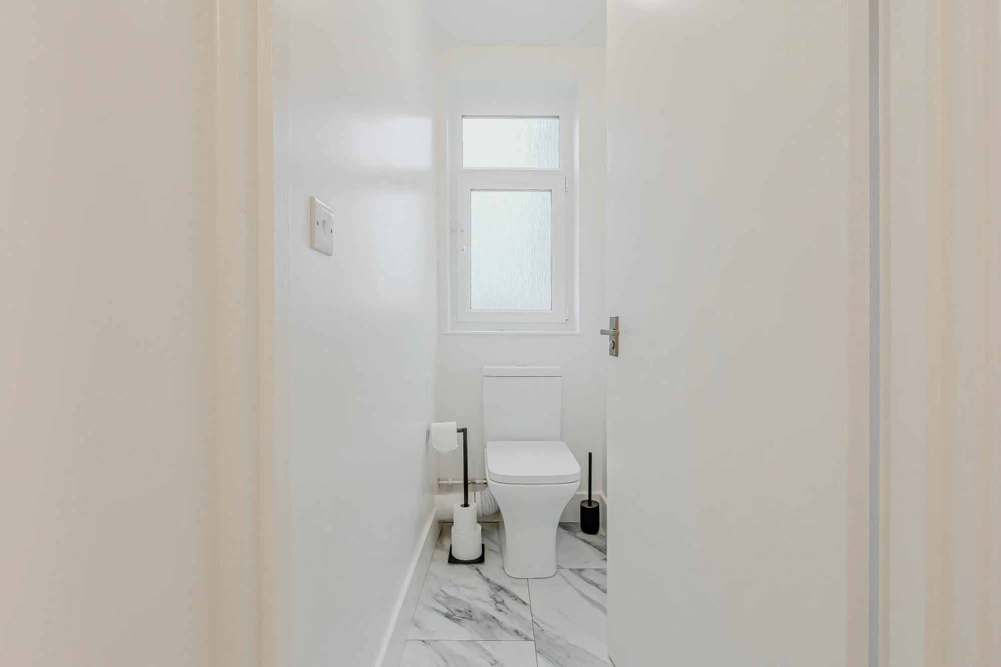 New Listing! Spacious 2br, North 2min To St
