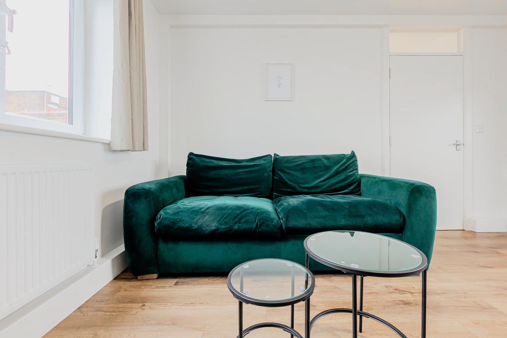 New Listing! Spacious 2br, North 2min To St *