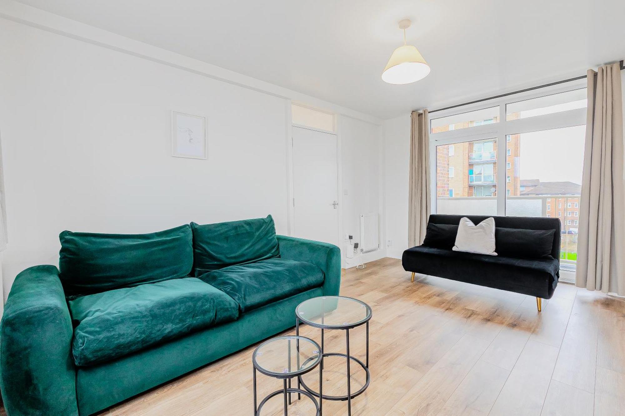 New Listing! Spacious 2br, North 2min To St * London