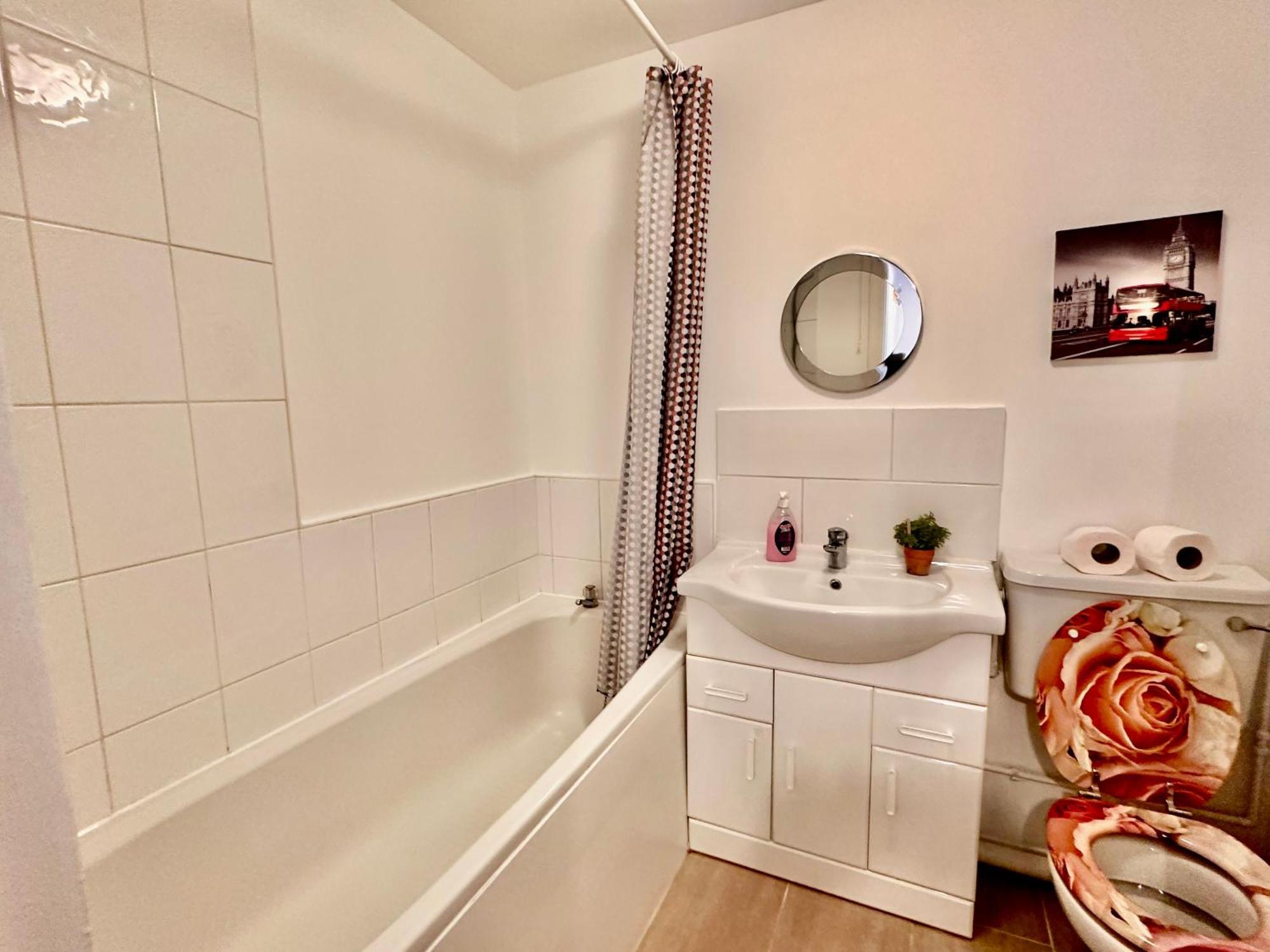 Cosy One Bedroom - Docklands Apartment London
