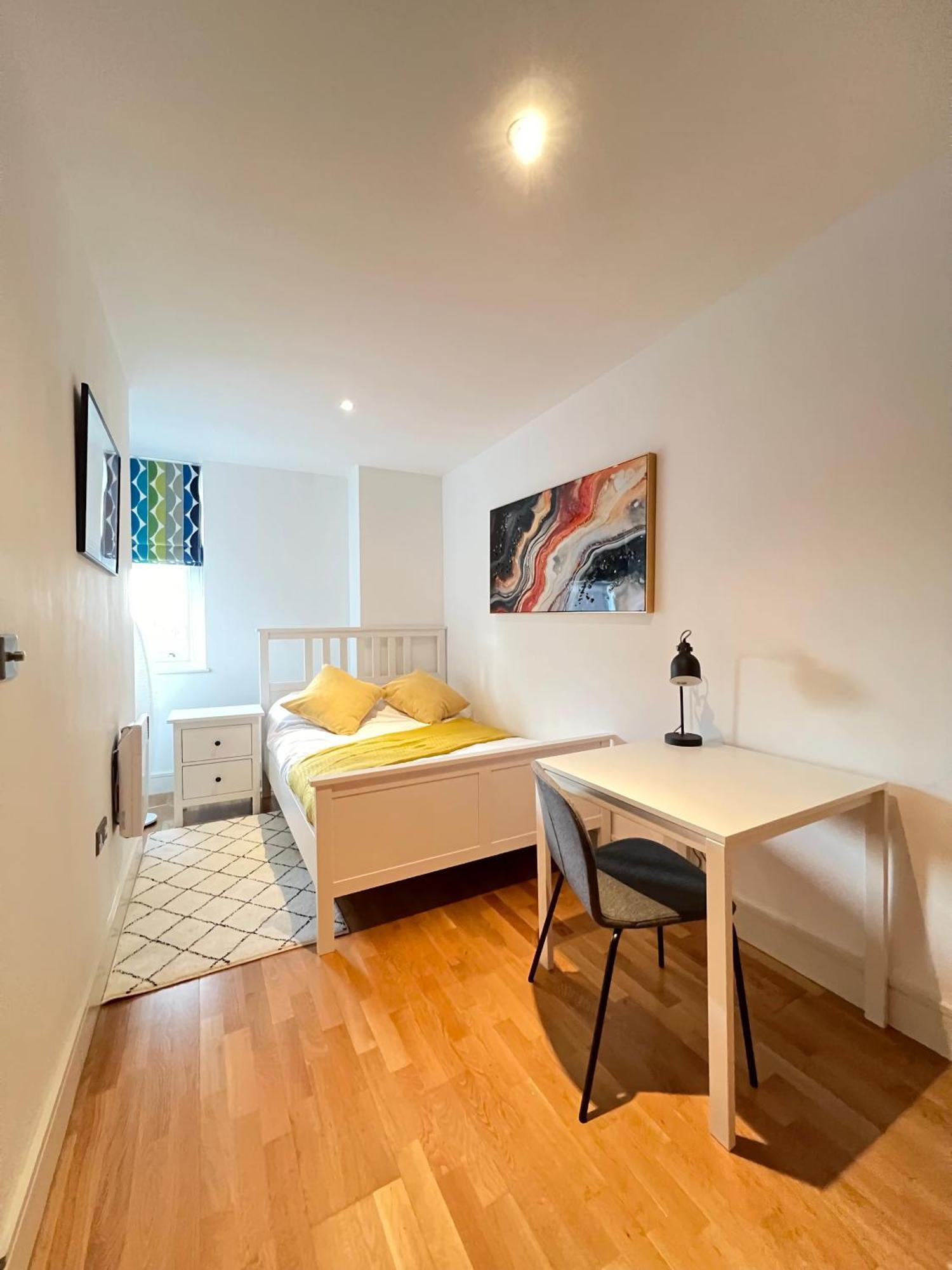 Stylish Flat In Heart Of Clapham Apartment
