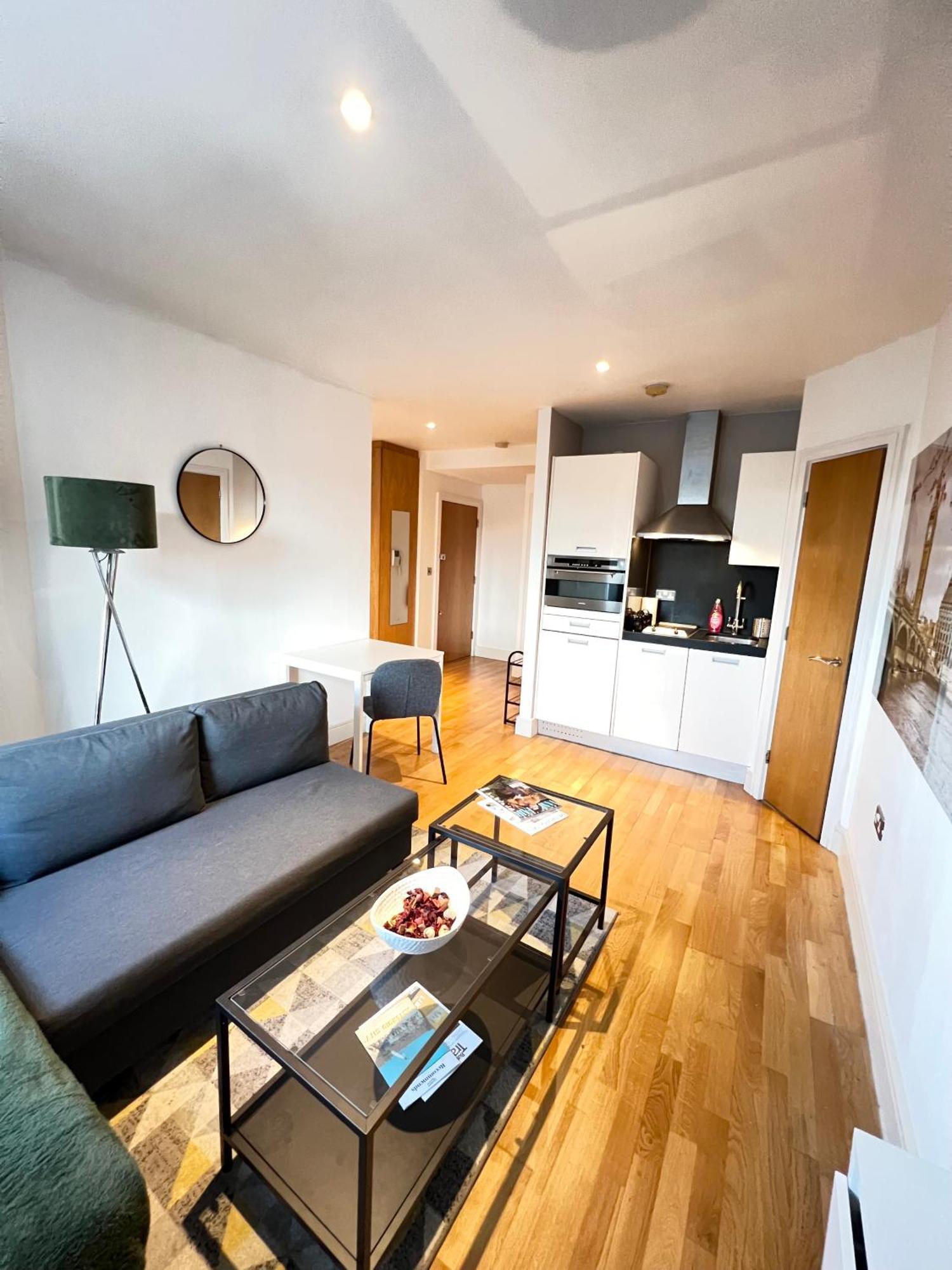 Stylish Flat In Heart Of Clapham * London