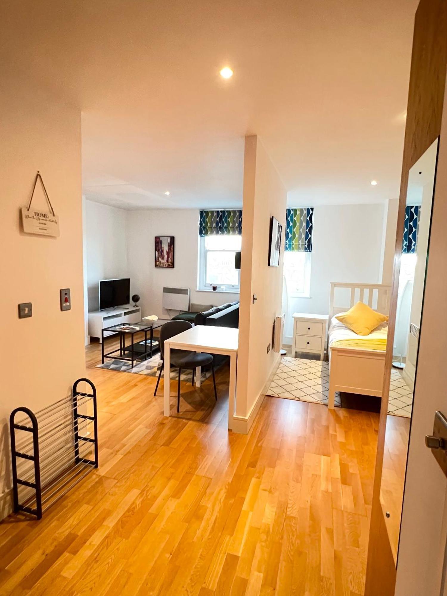 Stylish Flat In Heart Of Clapham London
