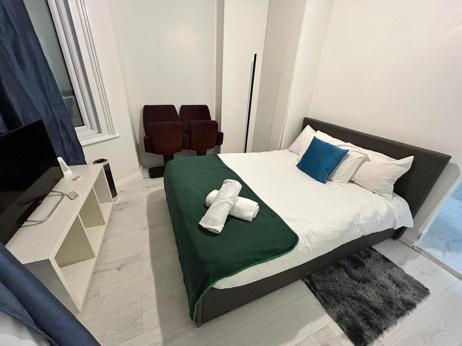 Apartment 2 Bedroom Flat Wembley London