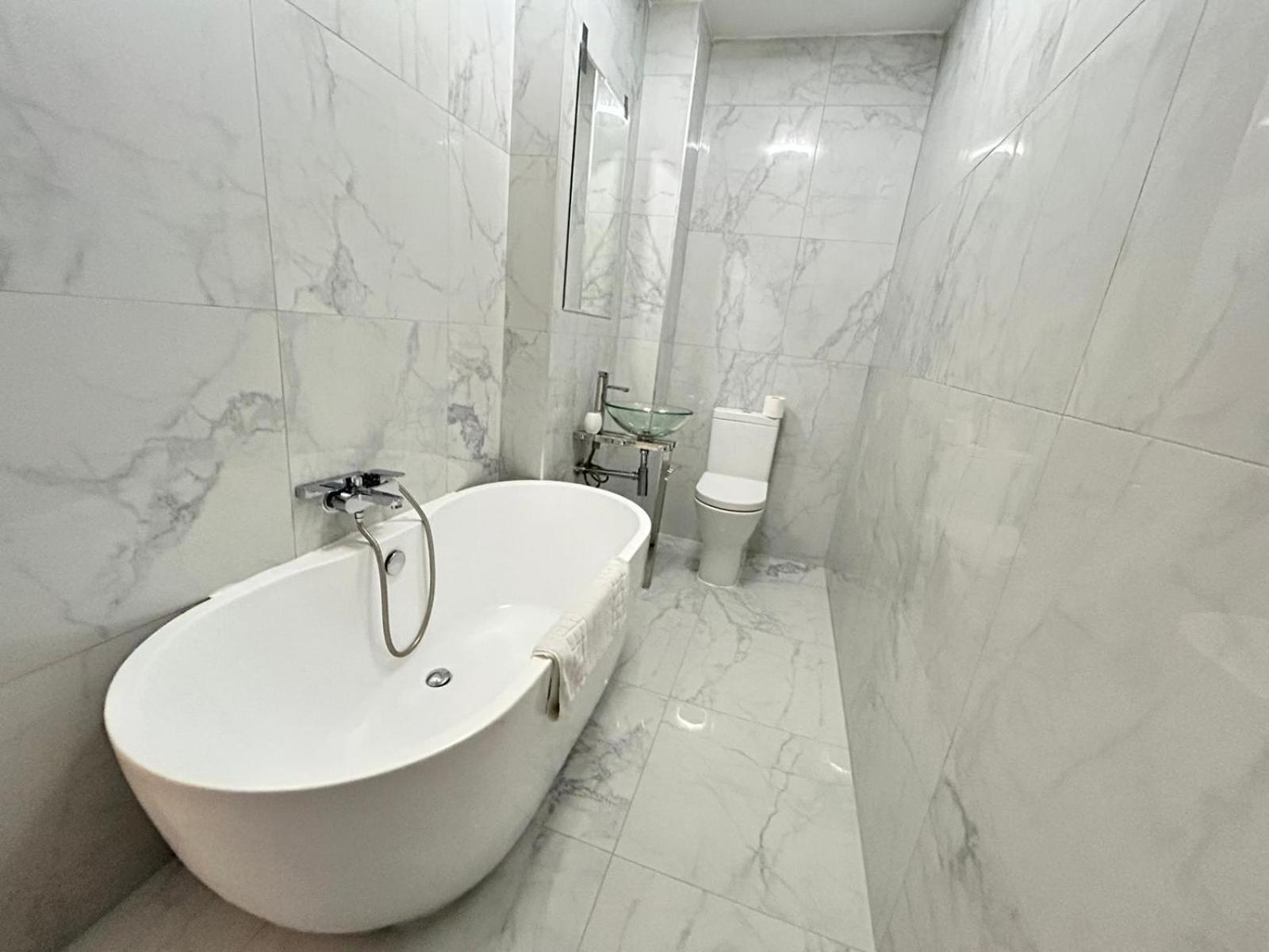2 Bedroom Flat Wembley Apartment