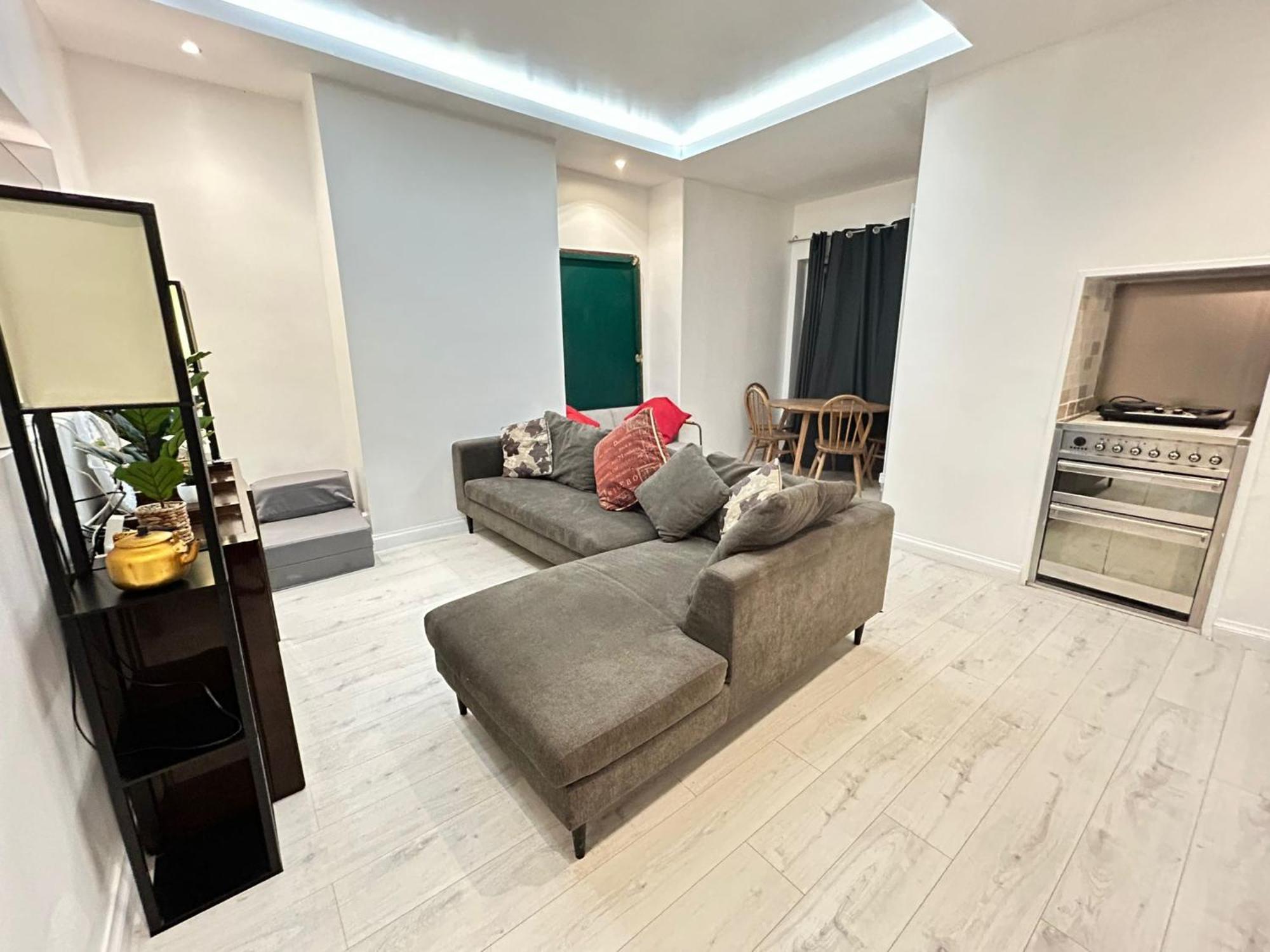 Apartment 2 Bedroom Flat Wembley