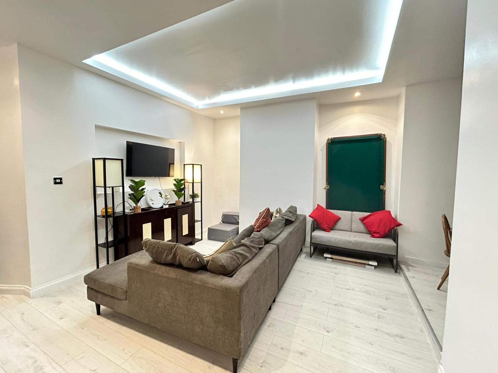 Apartment 2 Bedroom Flat Wembley *
