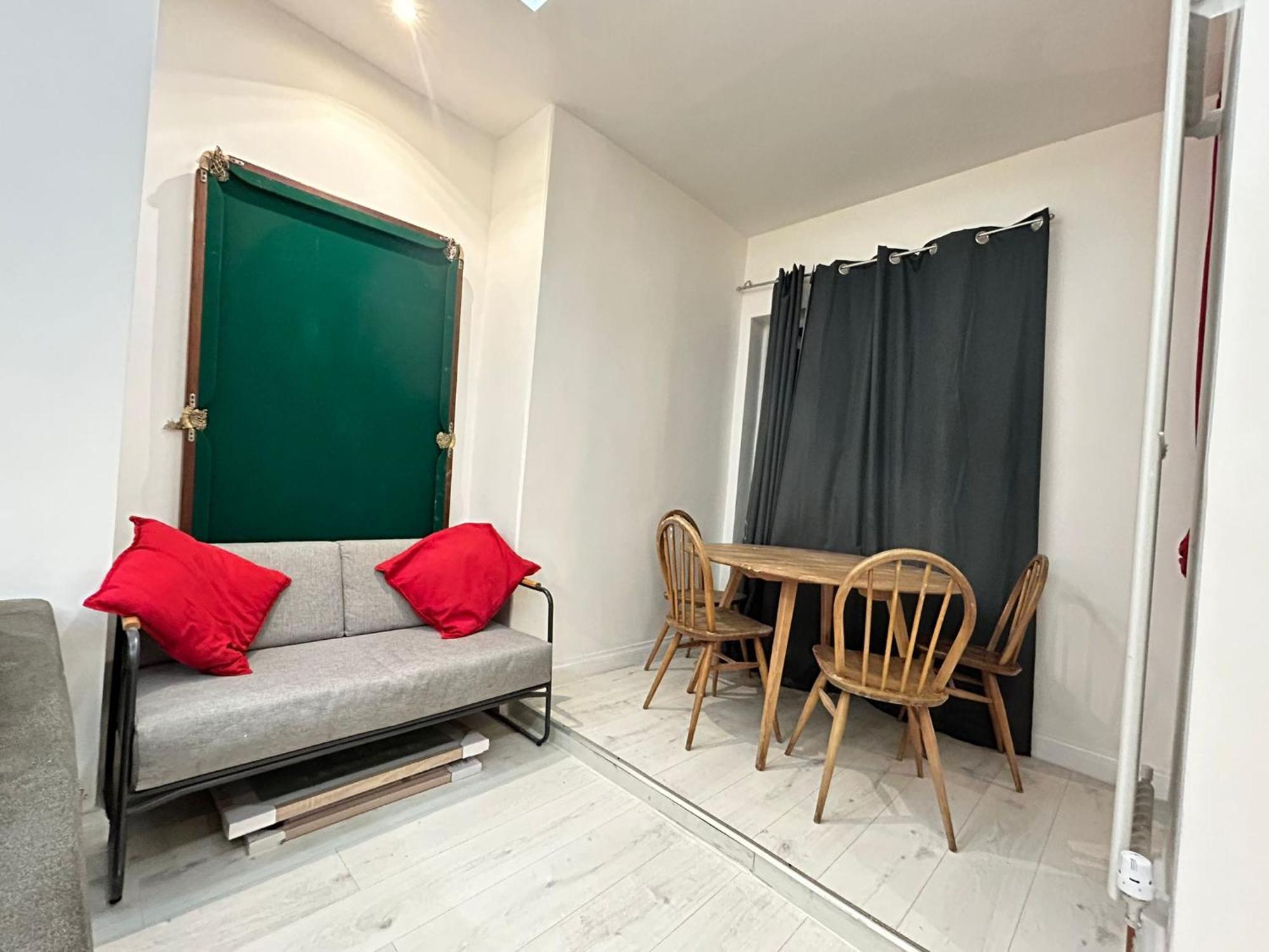 Apartment 2 Bedroom Flat Wembley London