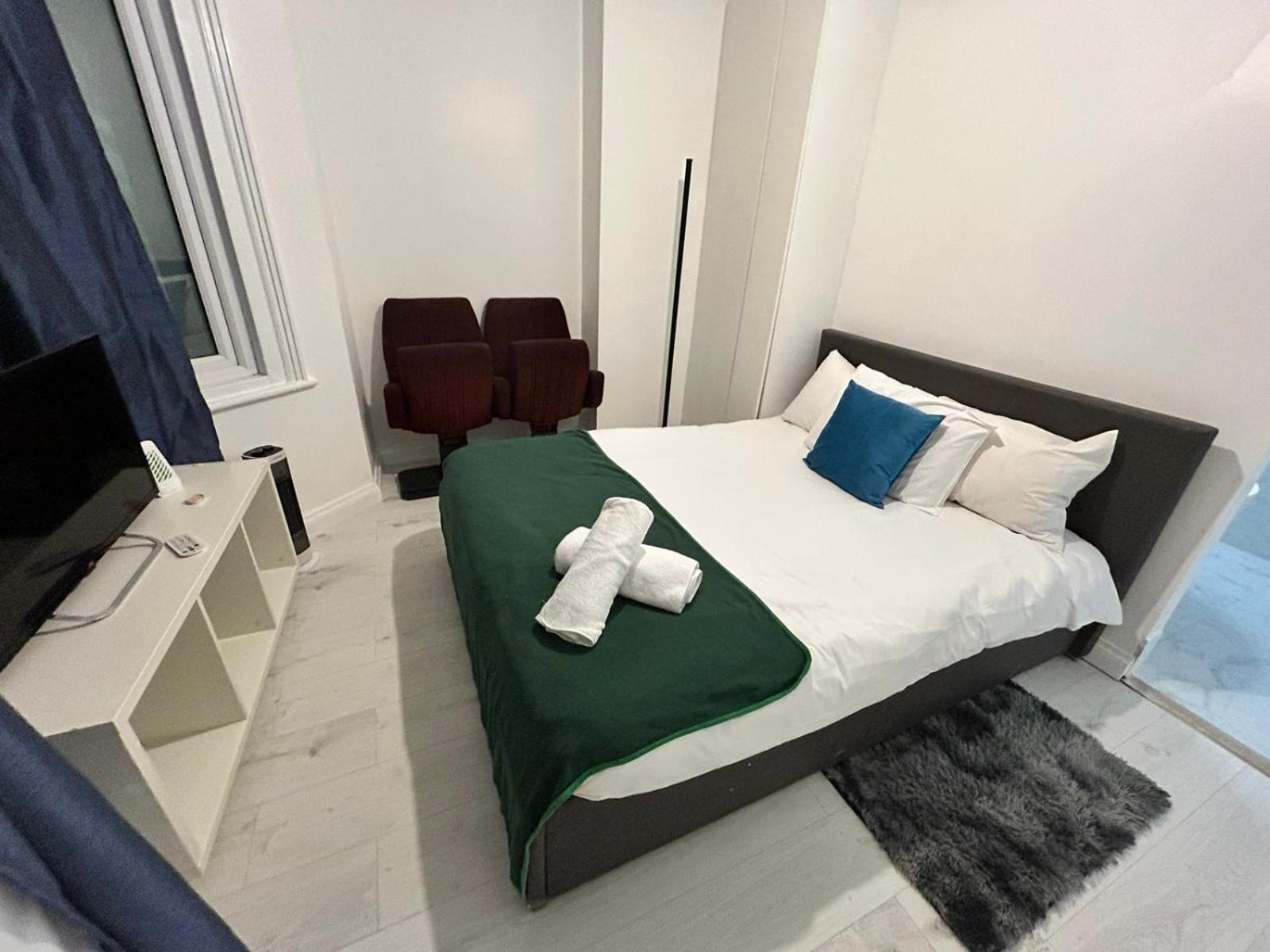 2 Bedroom Flat Wembley London