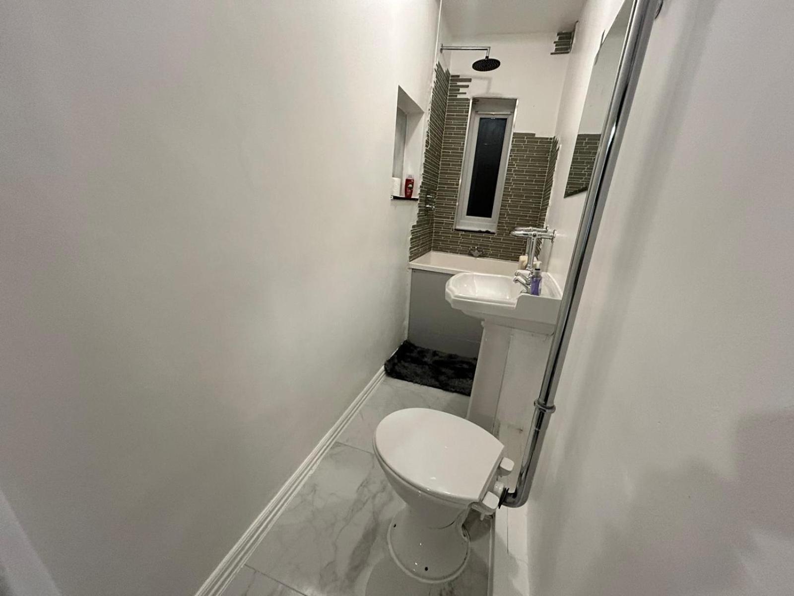 Apartment 2 Bedroom Flat Wembley *