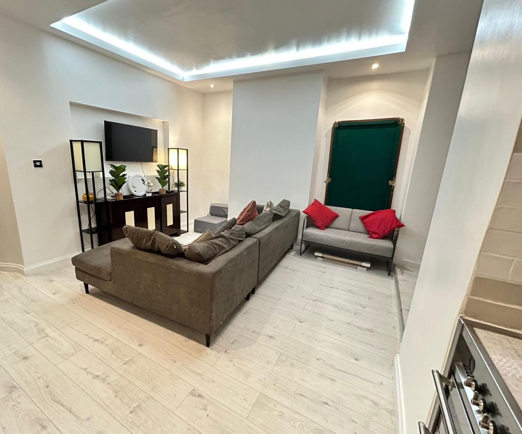 Apartment 2 Bedroom Flat Wembley