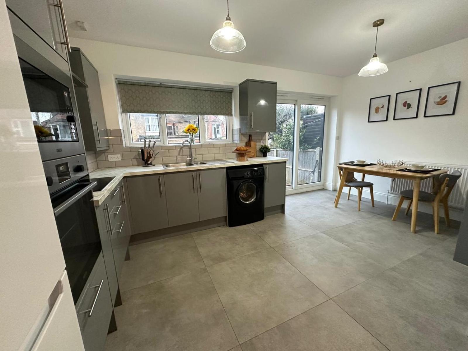 1-bed Garden Retreat, Tottenham Apartment London