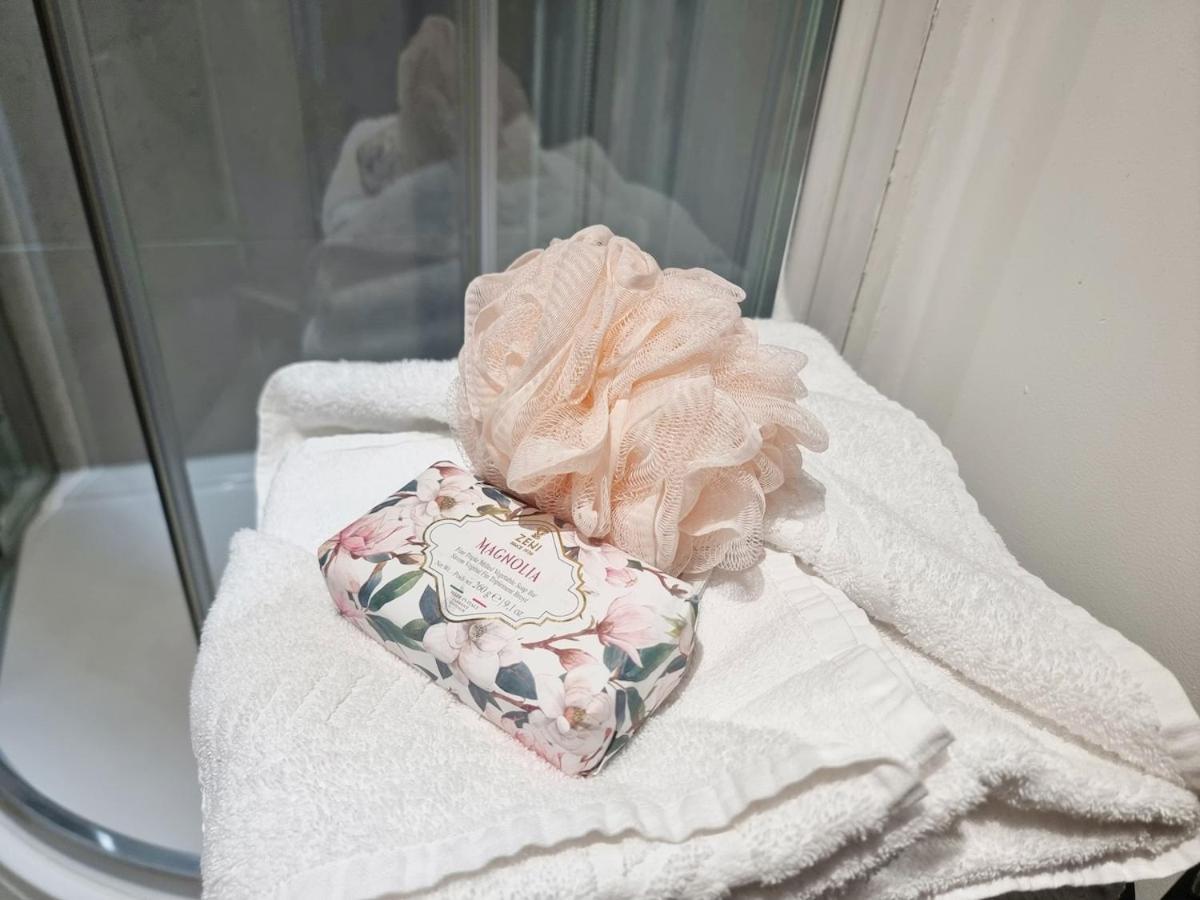 2bed 2bath 8min To Bridge * London