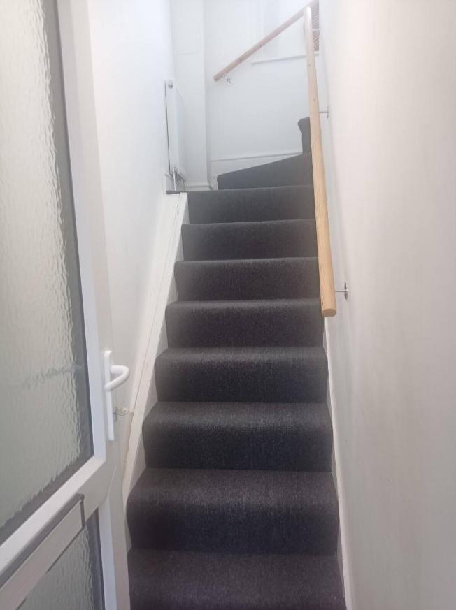 2bed 2bath 8min To Bridge * London