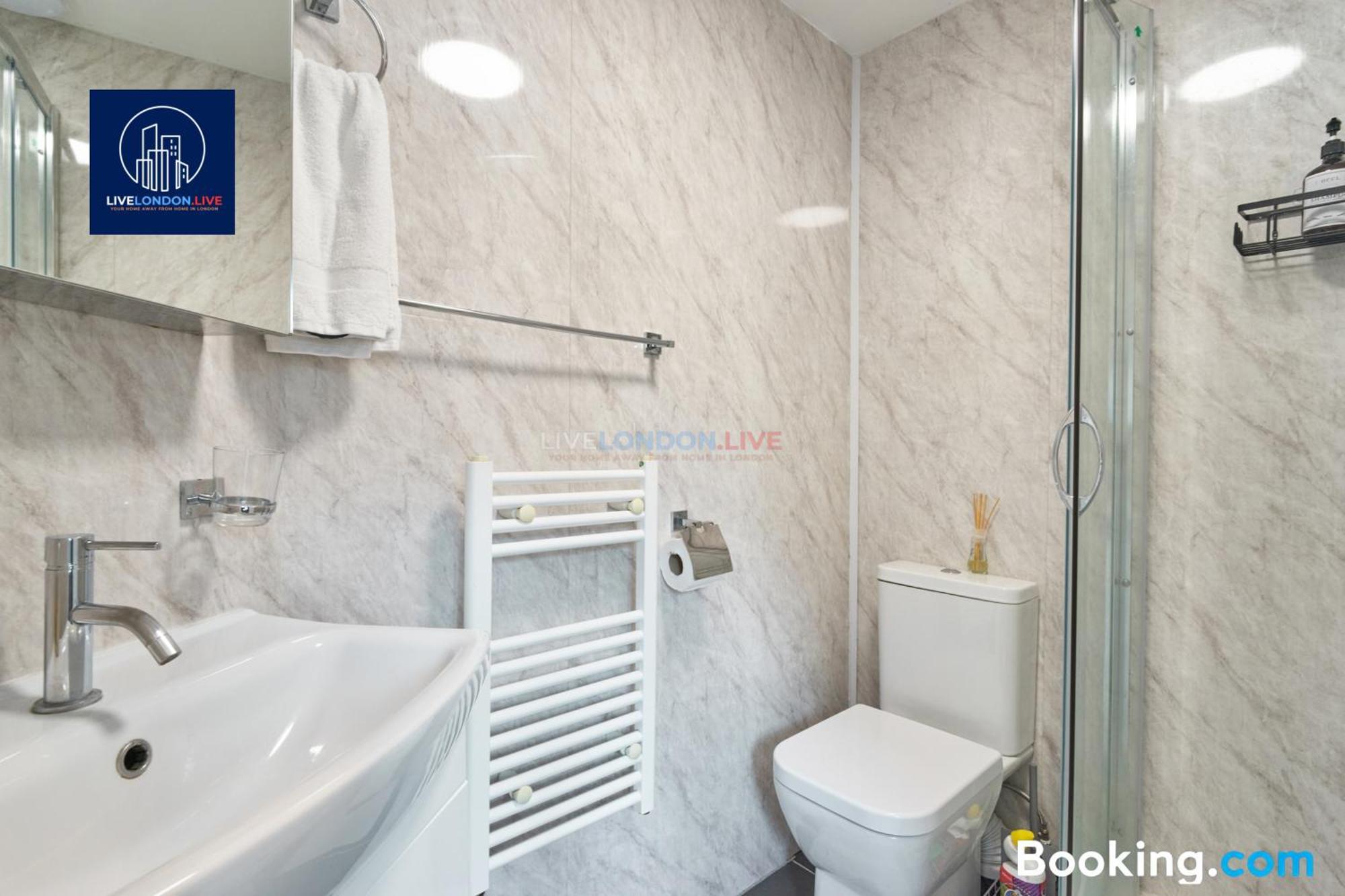 Apartment Last-minute Specials L Sleeps Up To 4 Guests L One-bedroom With King Bed And High Ceilings Near Camden By Live Short Lets & Serviced *