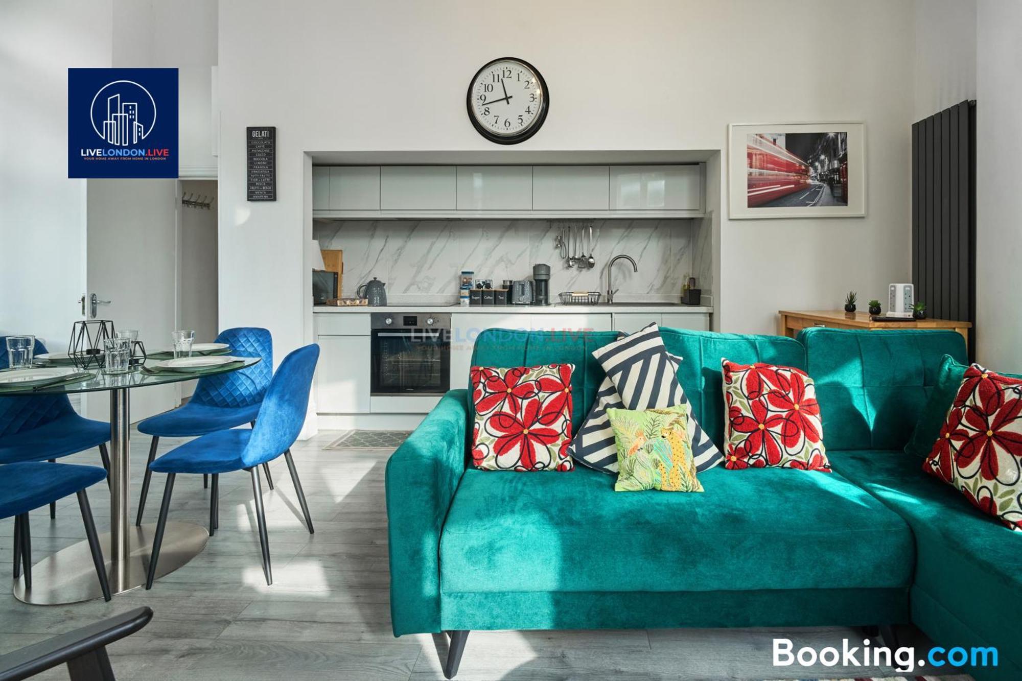 Apartment Last-minute Specials L Sleeps Up To 4 Guests L One-bedroom With King Bed And High Ceilings Near Camden By Live Short Lets & Serviced London