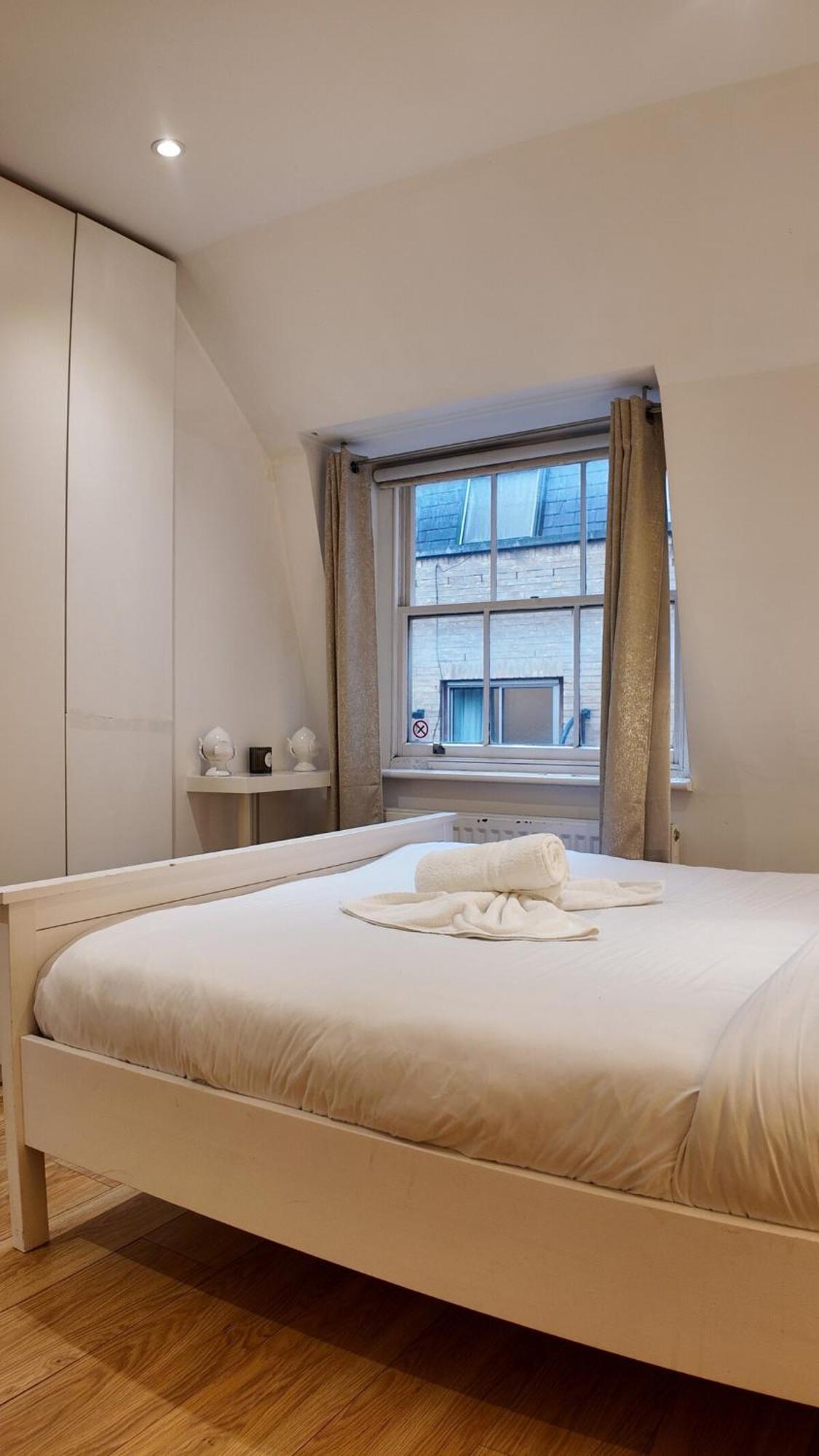 Apartment 3 Bhk Haymarket Leicester Square Soho Hy04 London