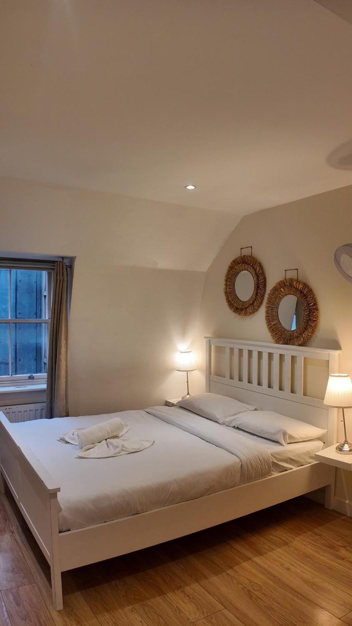 3 Bhk Haymarket Leicester Square Soho Hy04 London