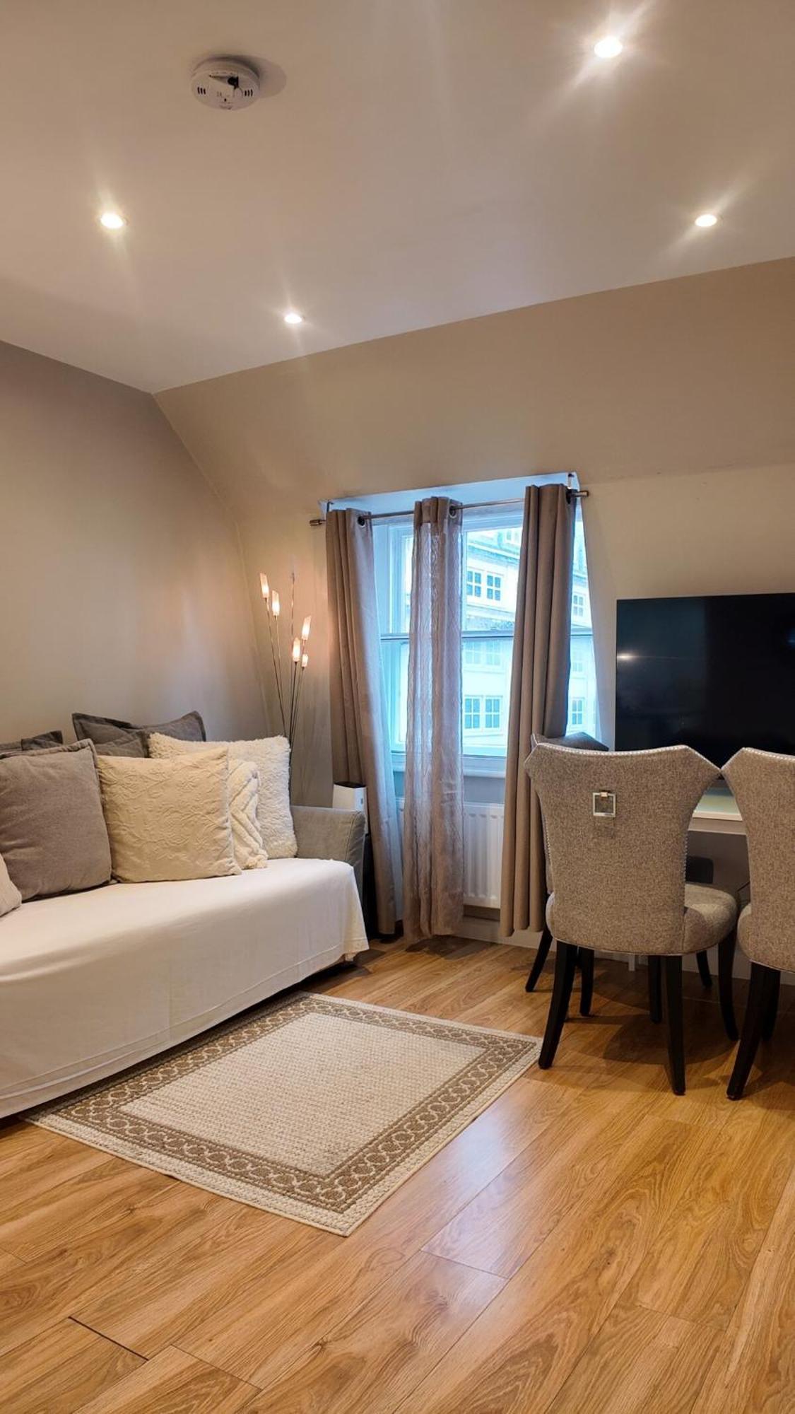 3 Bhk Haymarket Leicester Square Soho Hy04