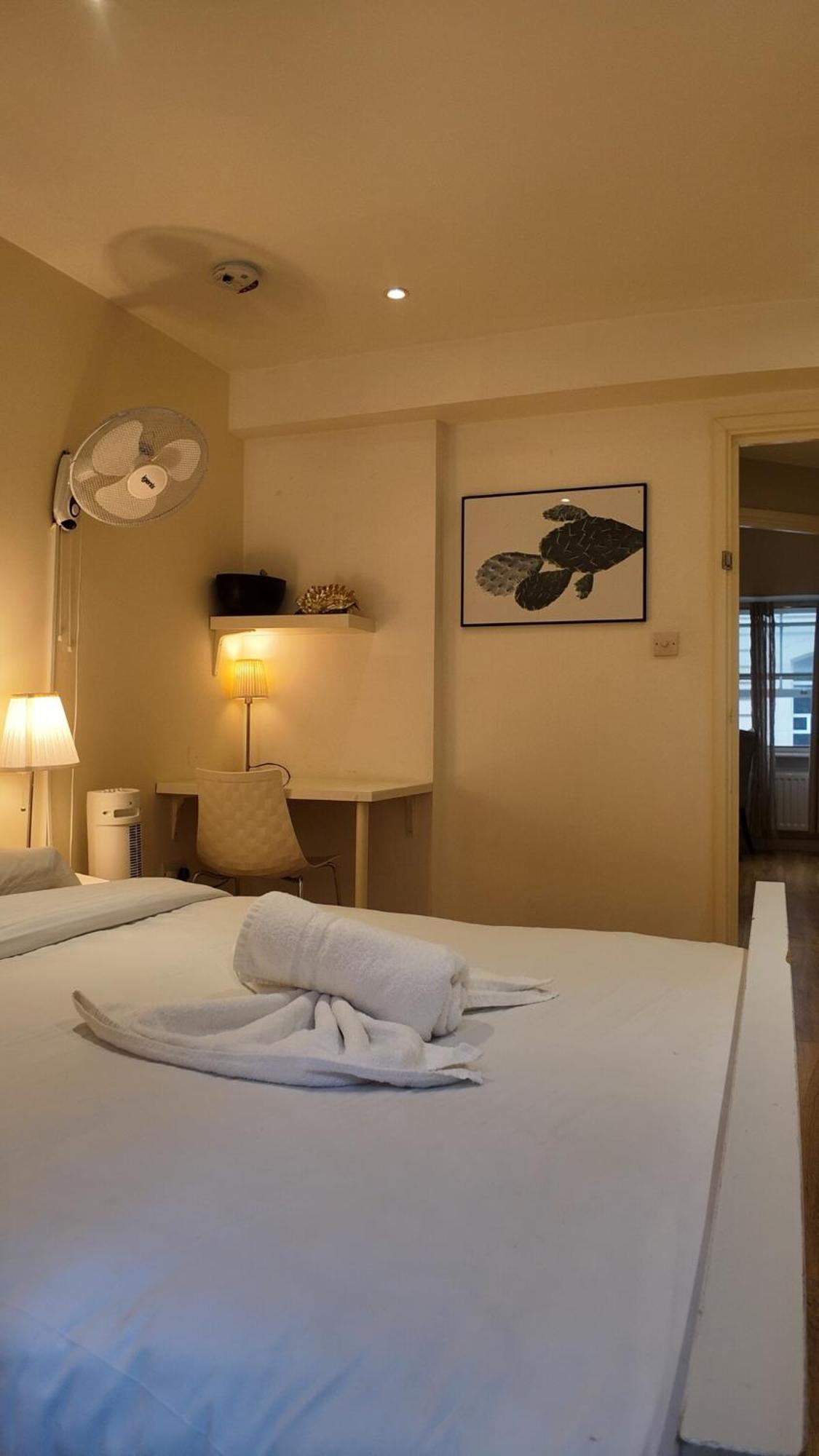 Apartment 3 Bhk Haymarket Leicester Square Soho Hy04