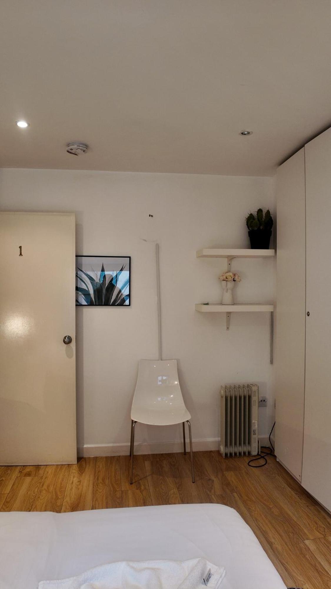 3 Bhk Haymarket Leicester Square Soho Hy04