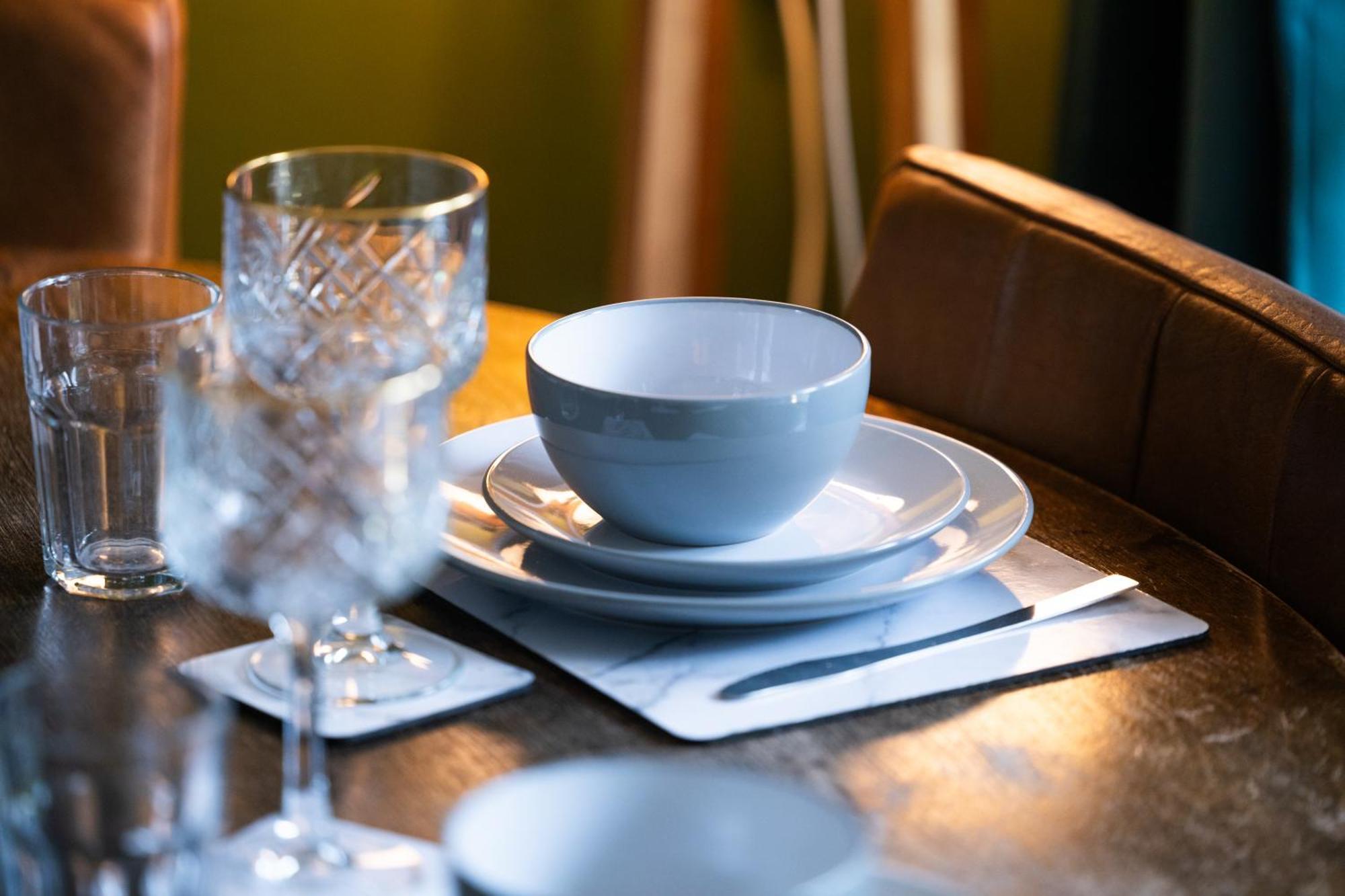 Apartment 20 Percent Off May- Mobilerate Offers-Genius Offers-Londonbridge City Apartment W Free Parking-Wifi-Sleeps 7-4Bd-Location-Family! *