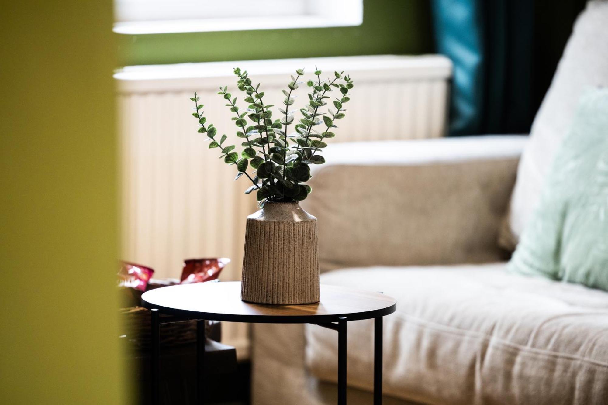 20 Percent Off May- Mobilerate Offers-Genius Offers-Londonbridge City Apartment W Free Parking-Wifi-Sleeps 7-4Bd-Location-Family! Apartment