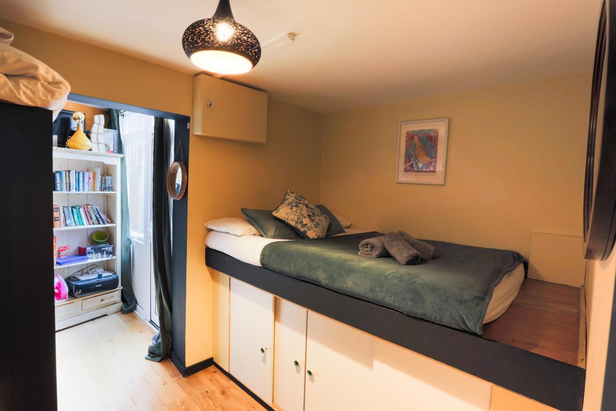 20 Percent Off May- Mobilerate Offers-Genius Offers-Londonbridge City Apartment W Free Parking-Wifi-Sleeps 7-4Bd-Location-Family! London