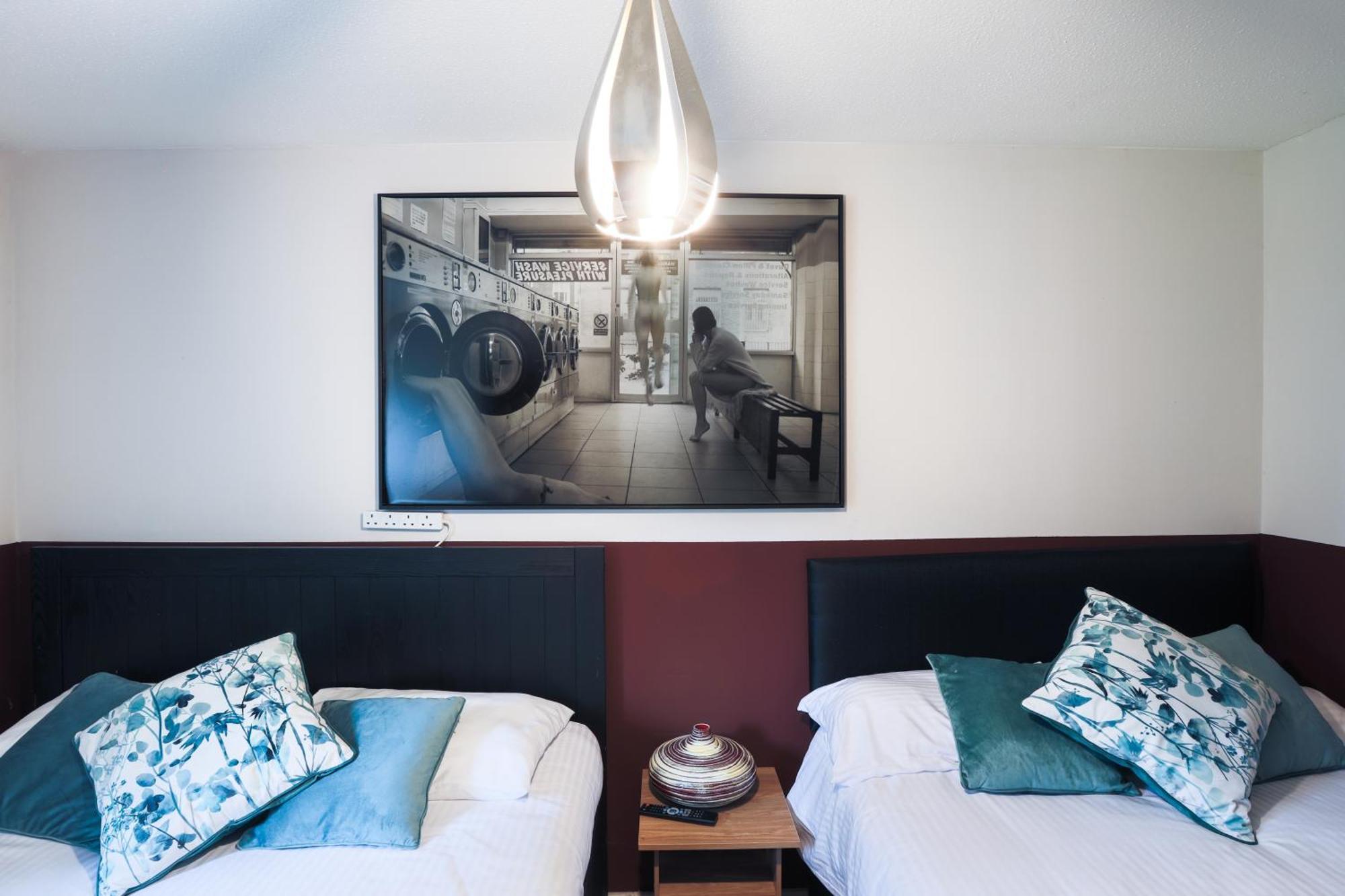 Apartment 20 Percent Off May- Mobilerate Offers-Genius Offers-Londonbridge City Apartment W Free Parking-Wifi-Sleeps 7-4Bd-Location-Family!
