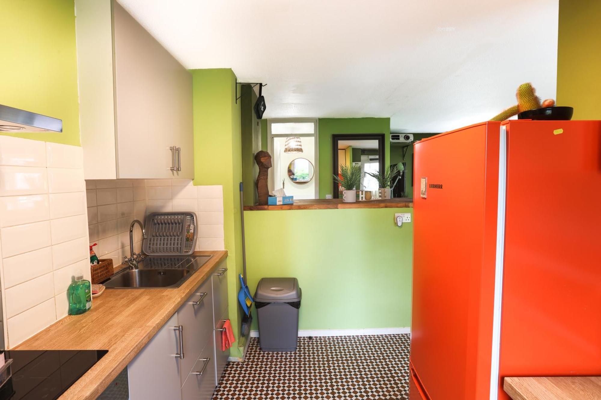 Apartment 20 Percent Off May- Mobilerate Offers-Genius Offers-Londonbridge City Apartment W Free Parking-Wifi-Sleeps 7-4Bd-Location-Family! *