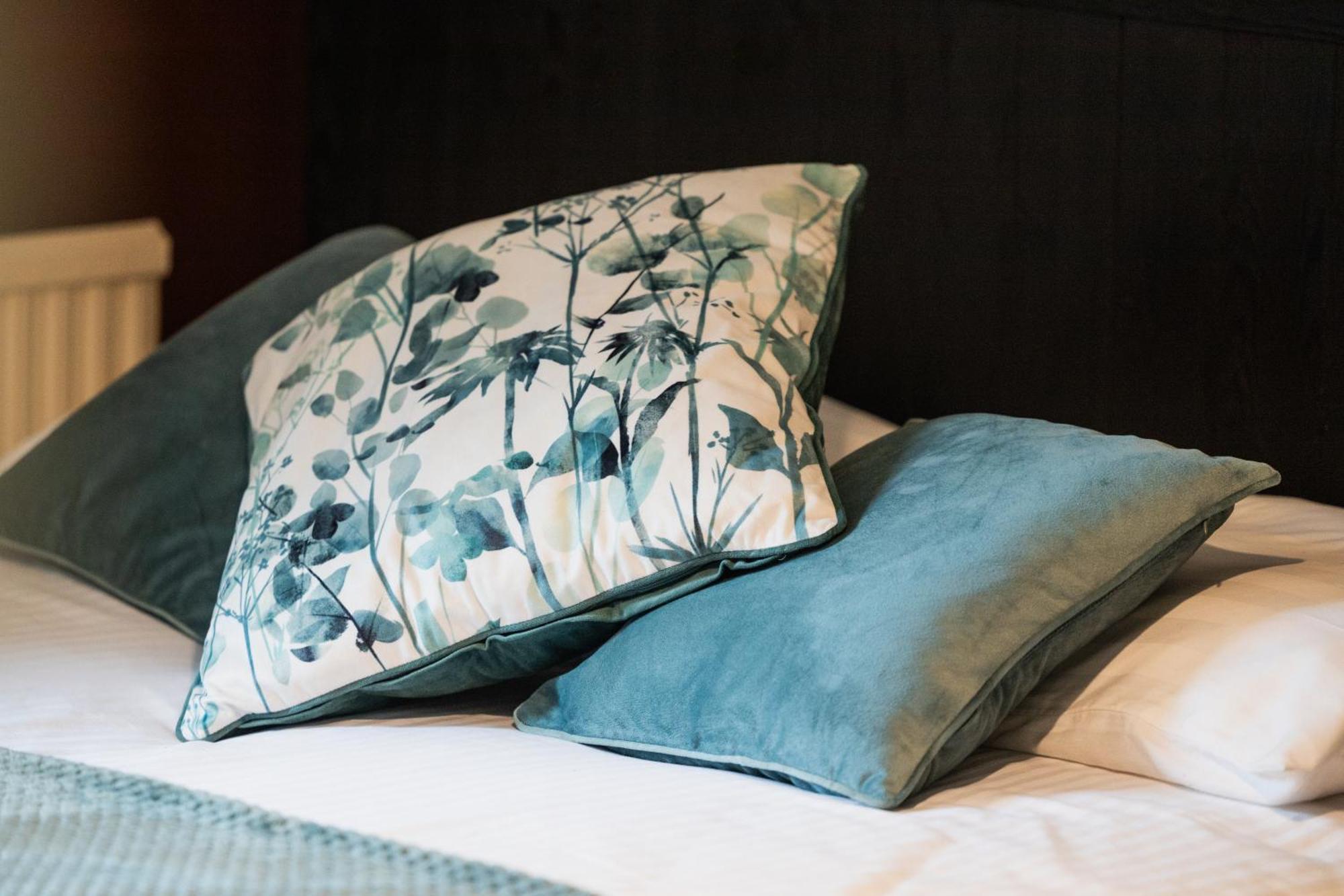 20 Percent Off May- Mobilerate Offers-Genius Offers-Londonbridge City Apartment W Free Parking-Wifi-Sleeps 7-4Bd-Location-Family! Apartment London