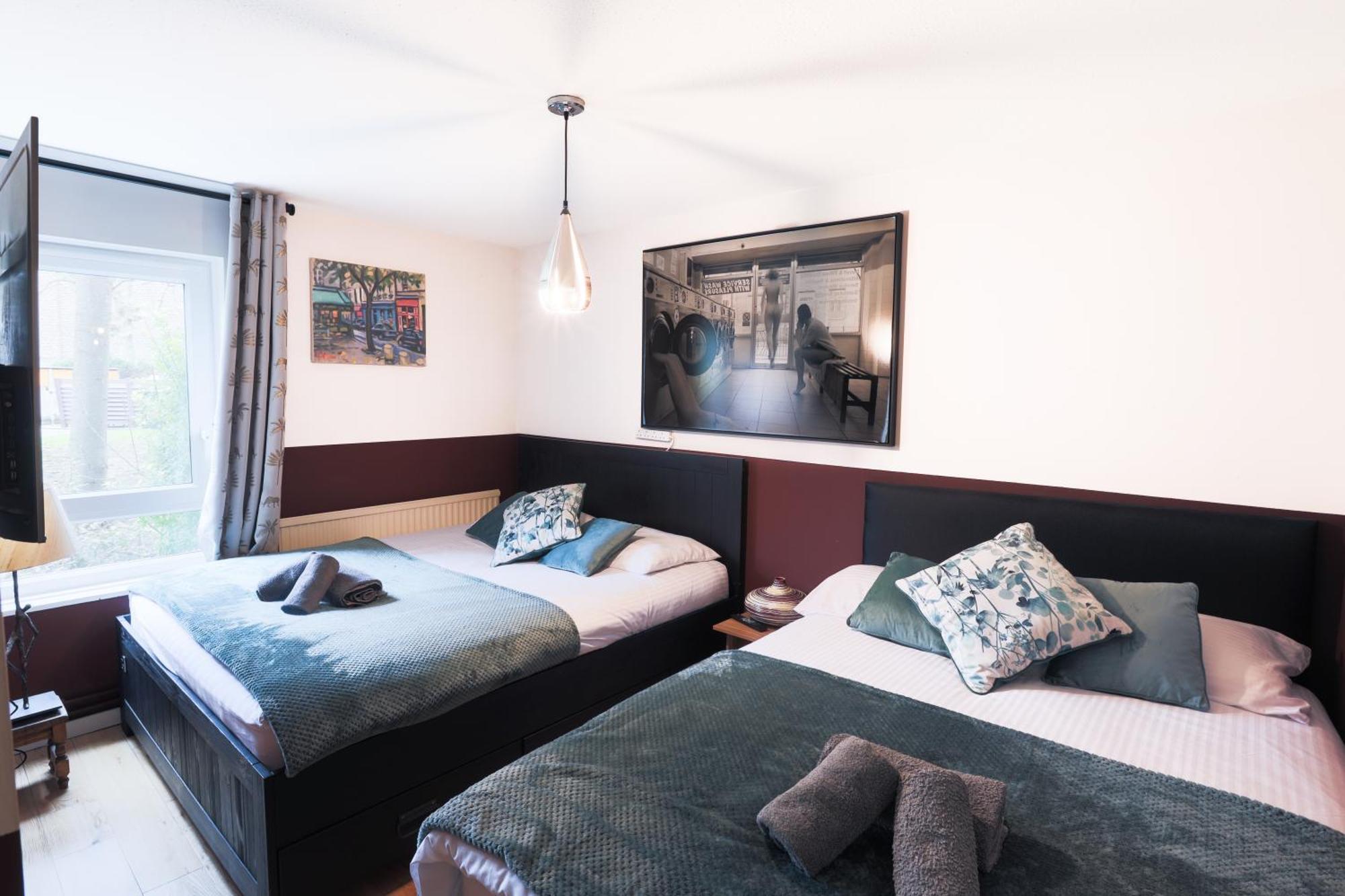 Apartment 20 Percent Off May- Mobilerate Offers-Genius Offers-Londonbridge City Apartment W Free Parking-Wifi-Sleeps 7-4Bd-Location-Family! London