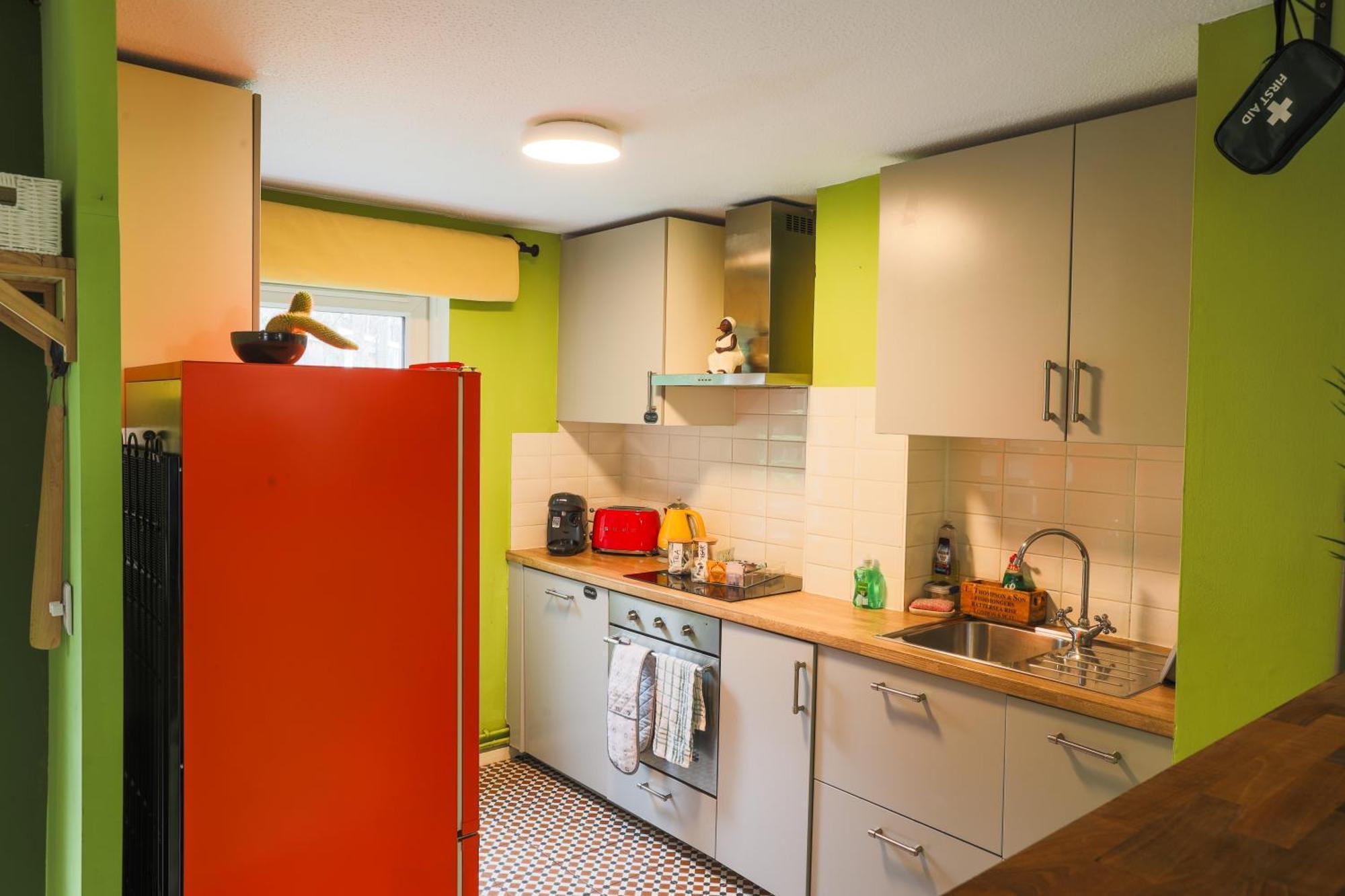 20 Percent Off May- Mobilerate Offers-Genius Offers-Londonbridge City Apartment W Free Parking-Wifi-Sleeps 7-4Bd-Location-Family! London