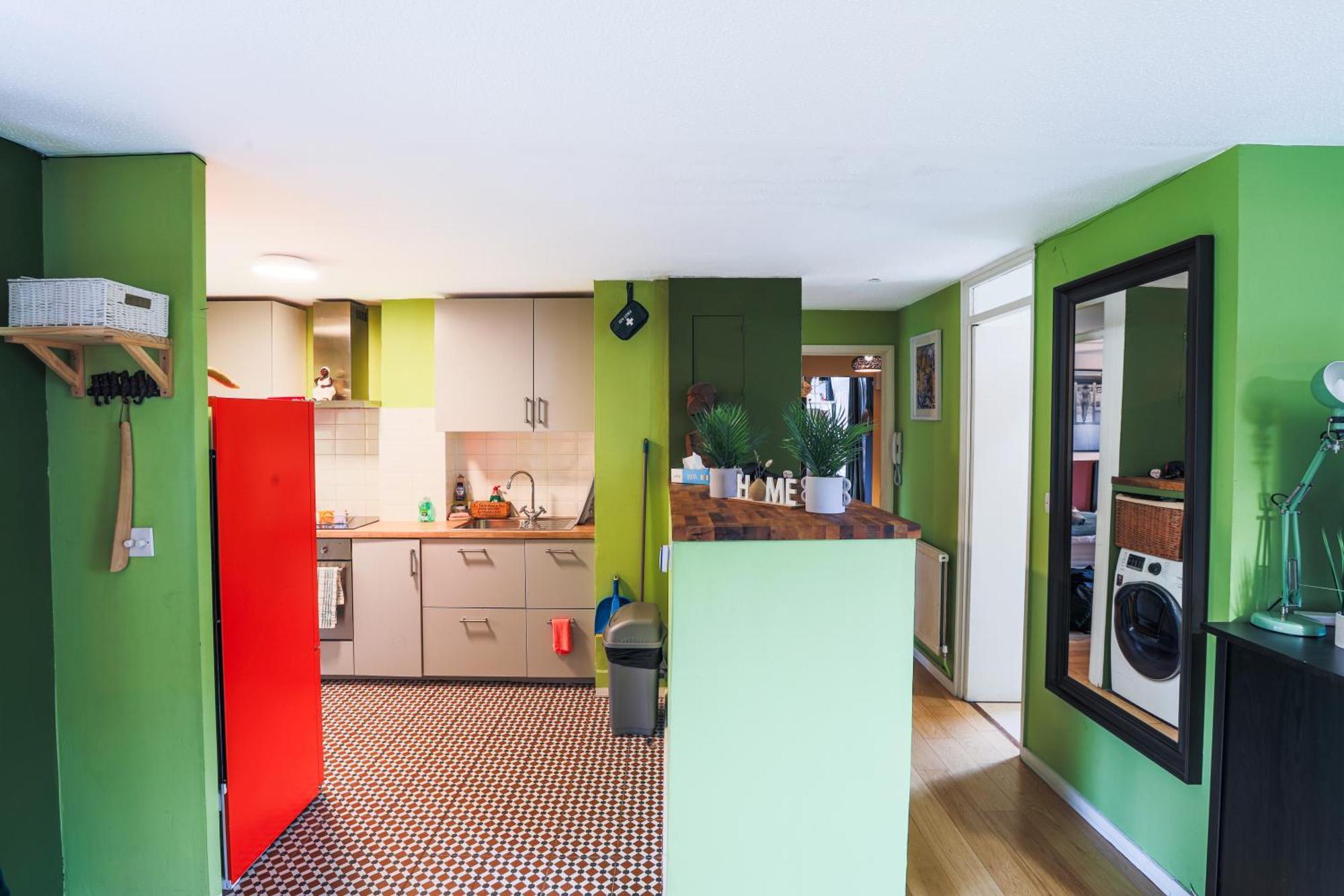 20 Percent Off May- Mobilerate Offers-Genius Offers-Londonbridge City Apartment W Free Parking-Wifi-Sleeps 7-4Bd-Location-Family! Apartment