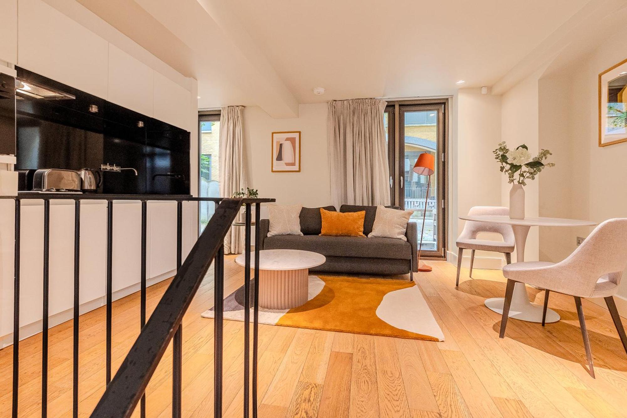 Modern 1br Duplex, 3 Min Blackfriars St!