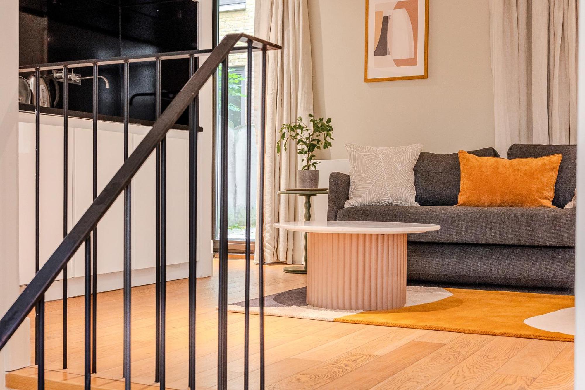 Apartment Modern 1br Duplex, 3 Min Blackfriars St! *