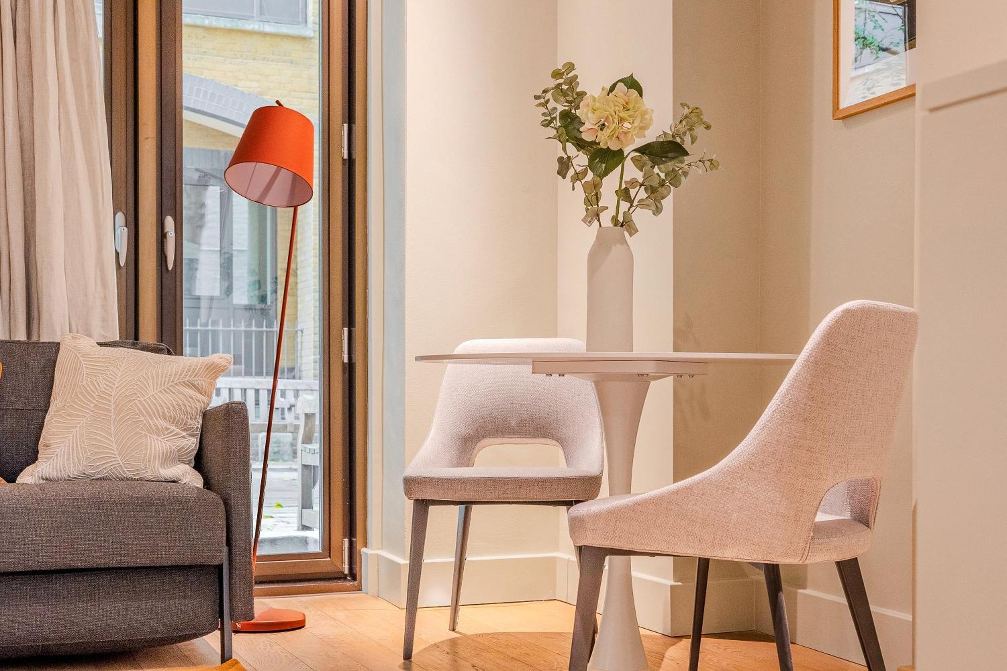 Apartment Modern 1br Duplex, 3 Min Blackfriars St!