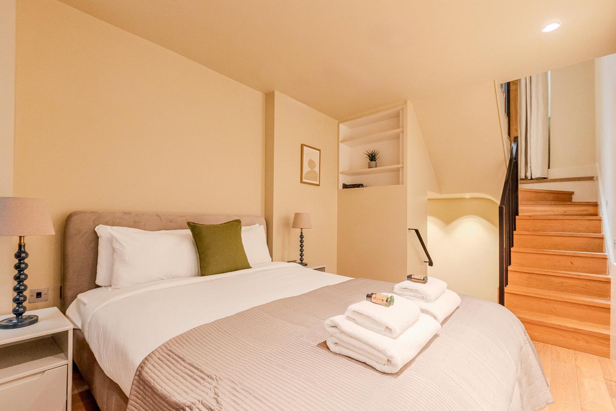 Modern 1br Duplex, 3 Min Blackfriars St! *