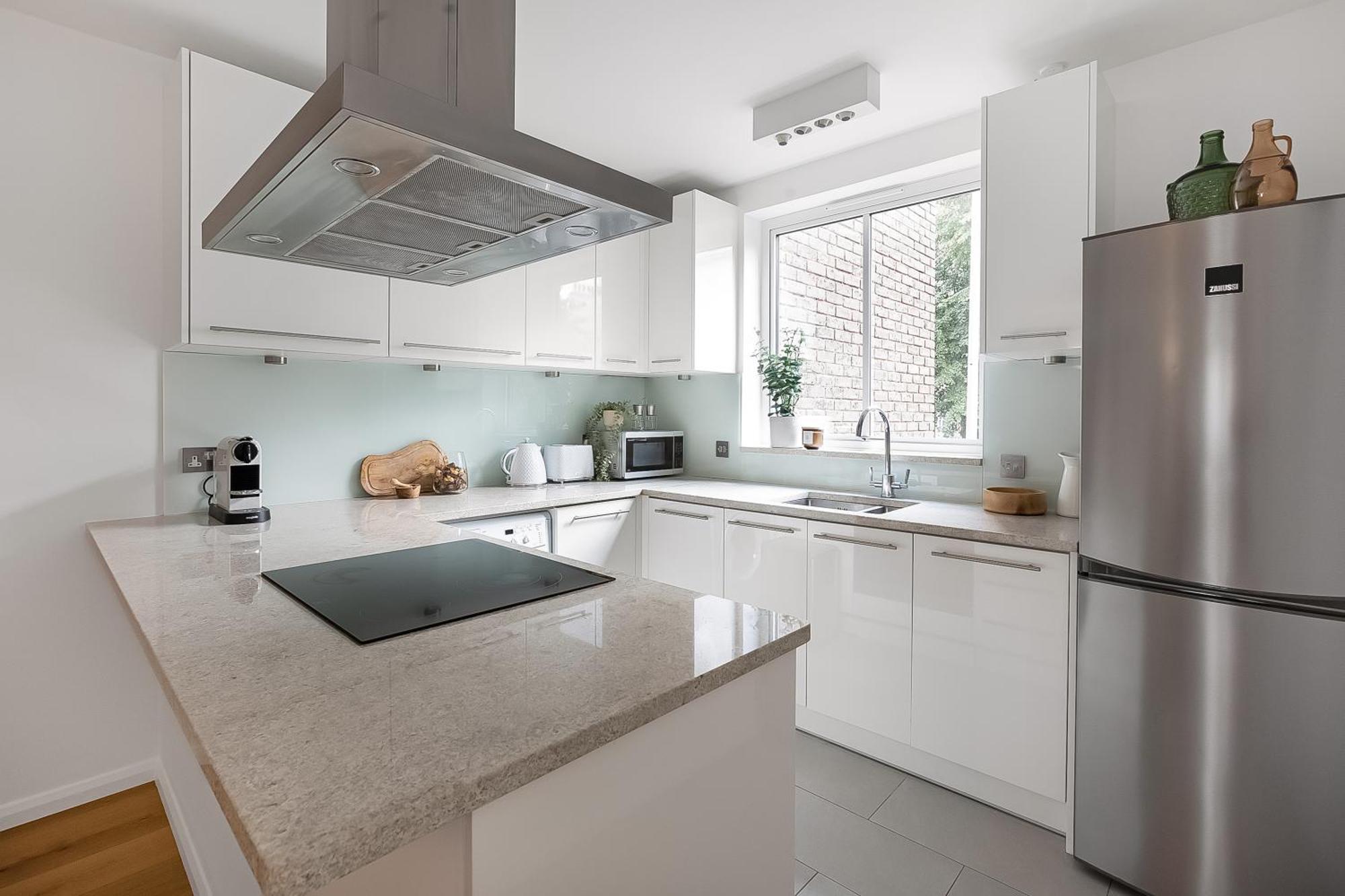 Notting Hill-opulent Bright Two Bedroom *