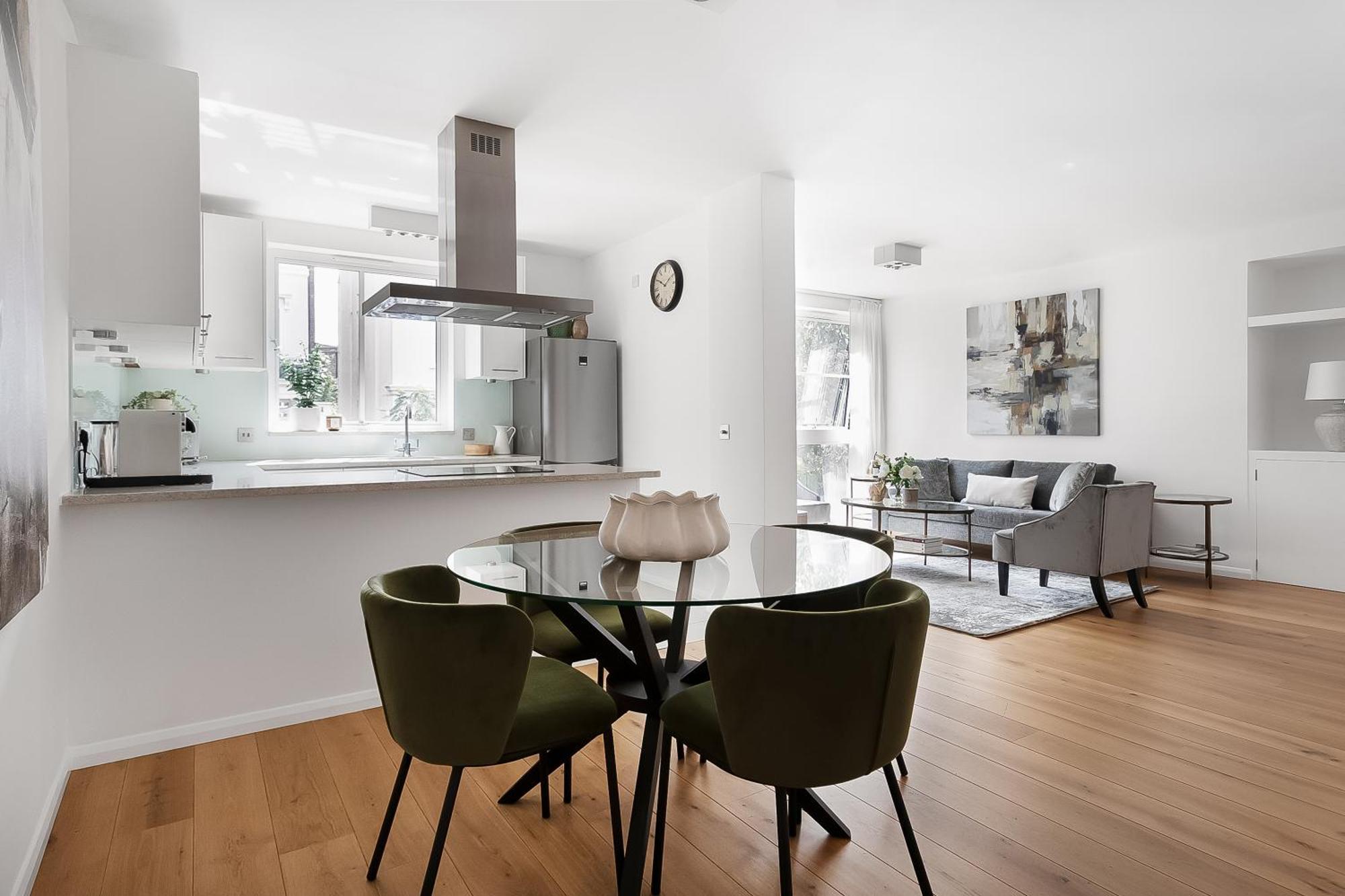 Notting Hill-opulent Bright Two Bedroom Apartment