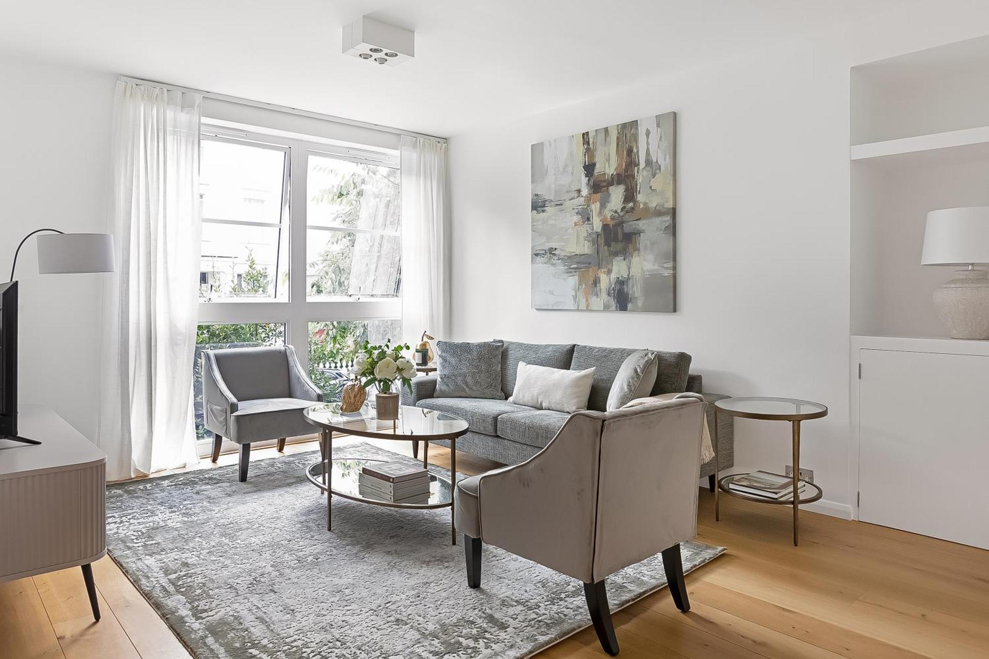 Notting Hill-opulent Bright Two Bedroom Apartment *