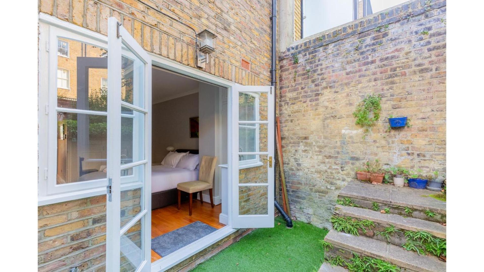 Sophisticated 2bd Flat With Patio West Kensington Apartment London