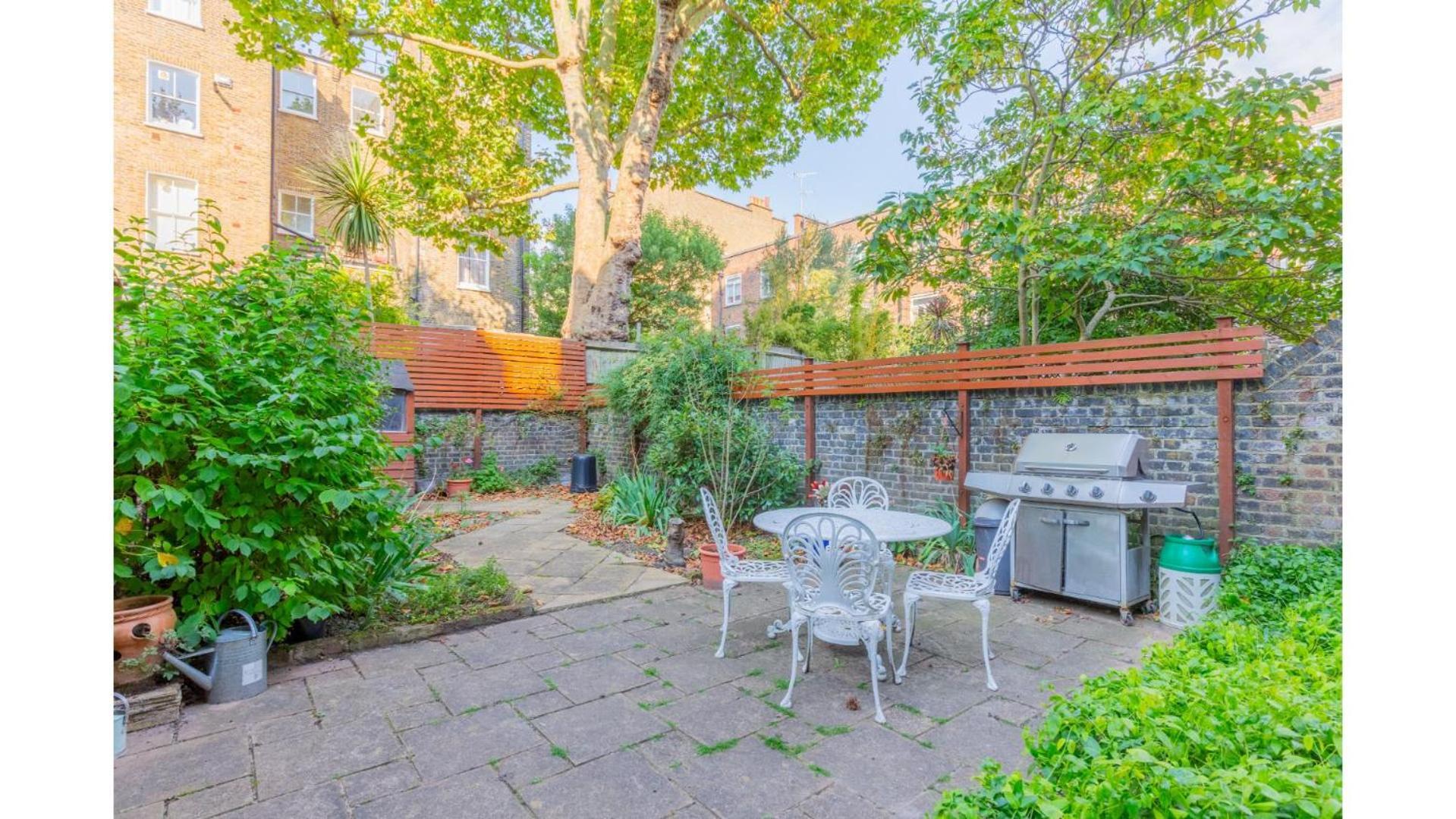 Apartment Sophisticated 2bd Flat With Patio West Kensington London