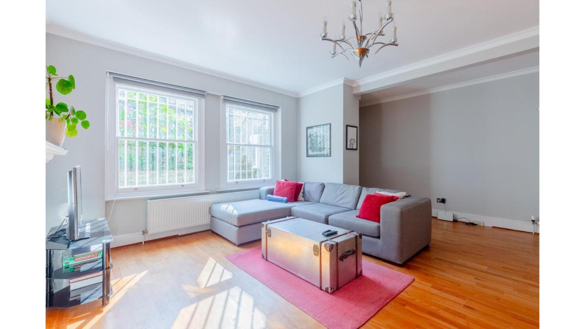 Sophisticated 2bd Flat With Patio West Kensington London