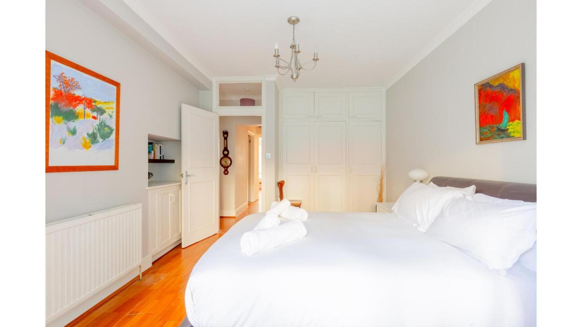 Apartment Sophisticated 2bd Flat With Patio West Kensington London