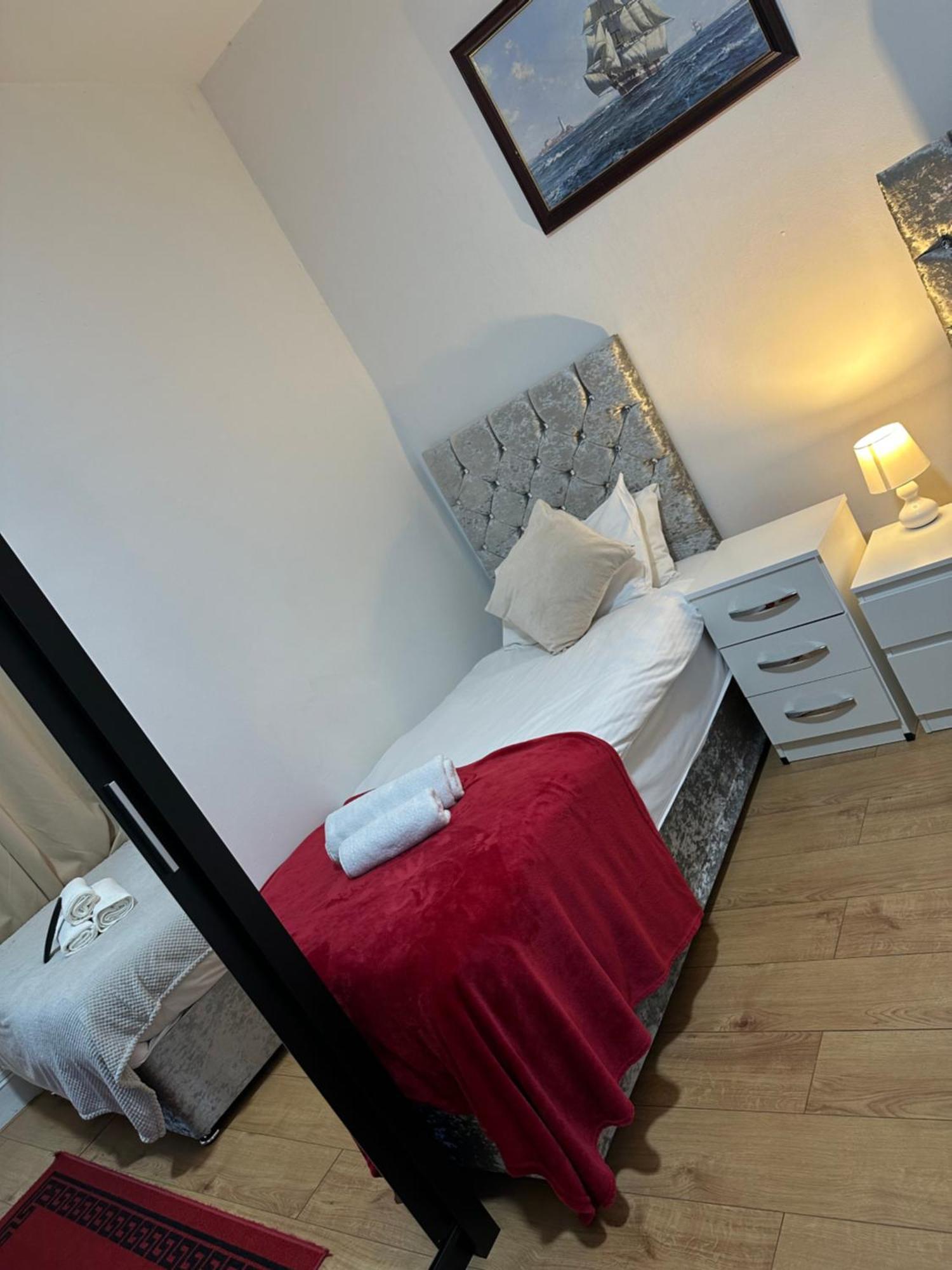 Acomodação com café da manhã  Tower Bridge Roomzzzz Londres