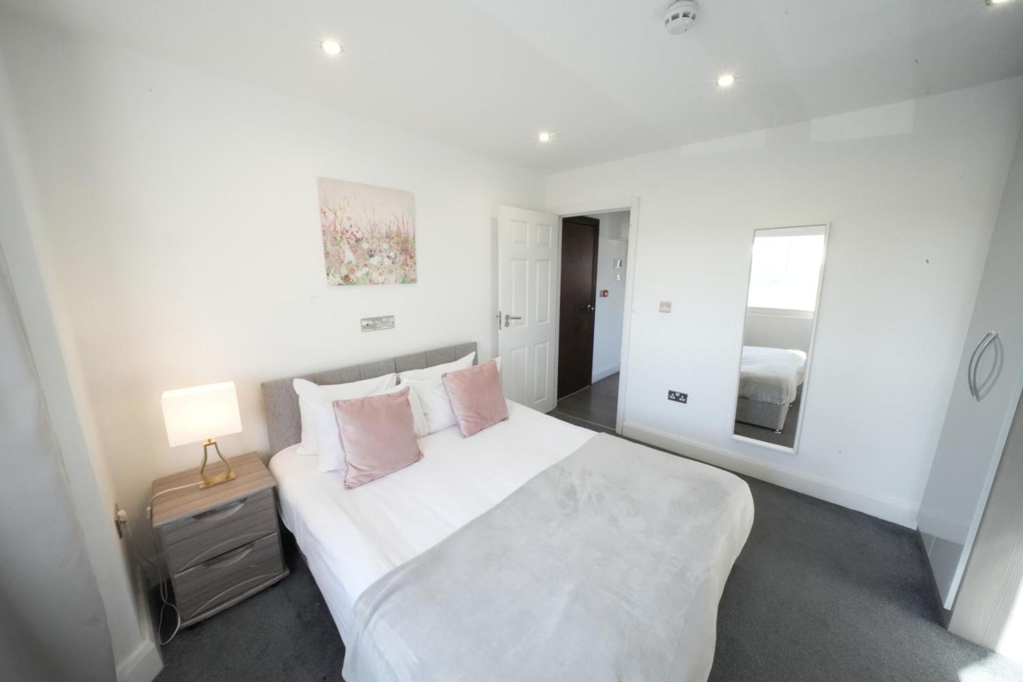 Hatton Apartments: Airport-adjacent With Free Parking And Underground Access